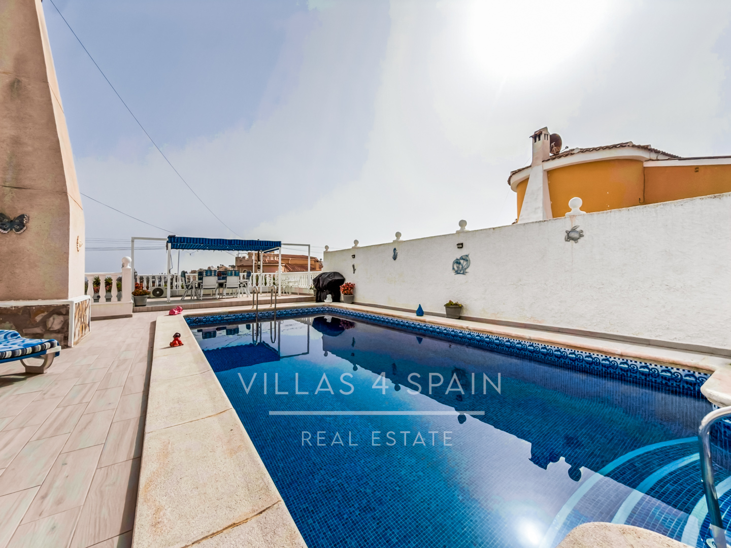Resale - 3 Bed 3 Bath Villa with Private Pool and Parking with underbuild - C. Mar Mediterraneo - Alicante