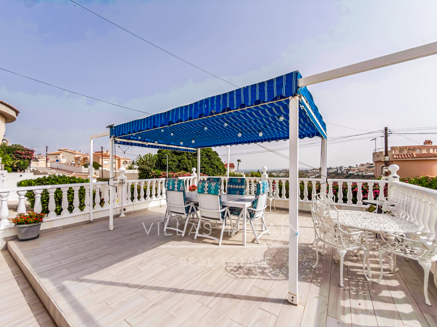 Resale - 3 Bed 3 Bath Villa with Private Pool and Parking with underbuild - C. Mar Mediterraneo - Alicante