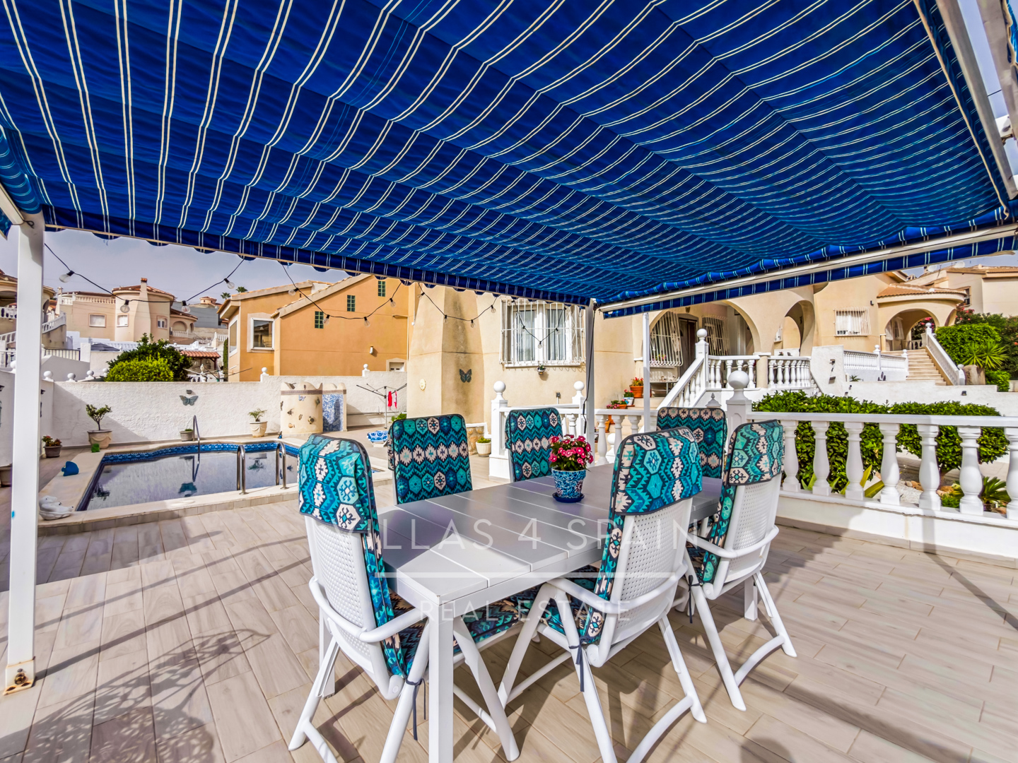 Resale - 3 Bed 3 Bath Villa with Private Pool and Parking with underbuild - C. Mar Mediterraneo - Alicante