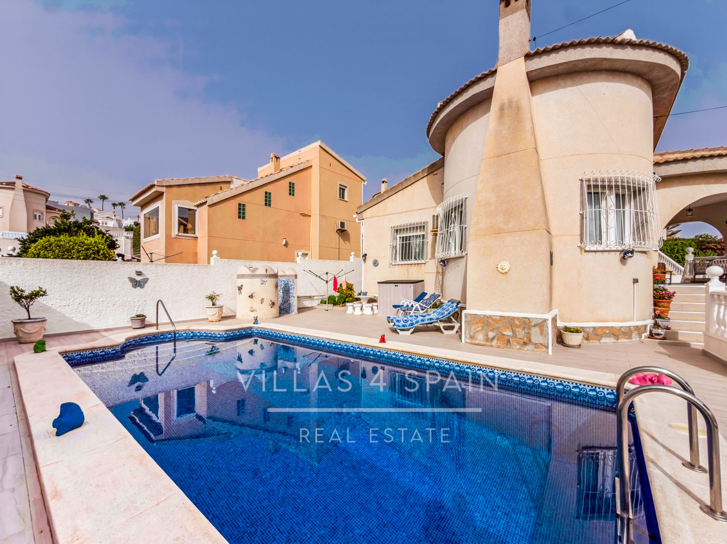 Resale - 3 Bed 3 Bath Villa with Private Pool and Parking with underbuild - C. Mar Mediterraneo - Alicante