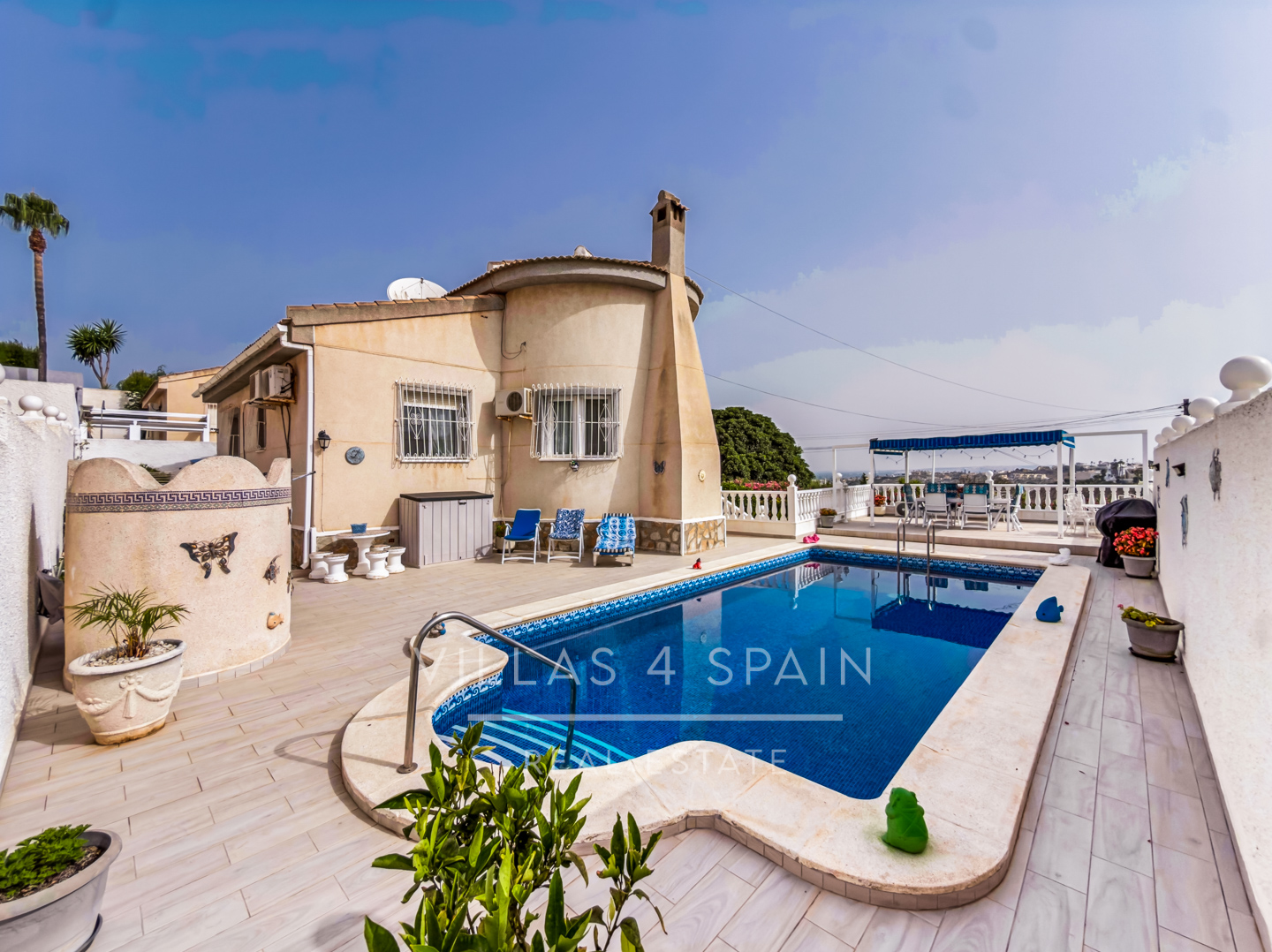 Resale - 3 Bed 3 Bath Villa with Private Pool and Parking with underbuild - C. Mar Mediterraneo - Alicante