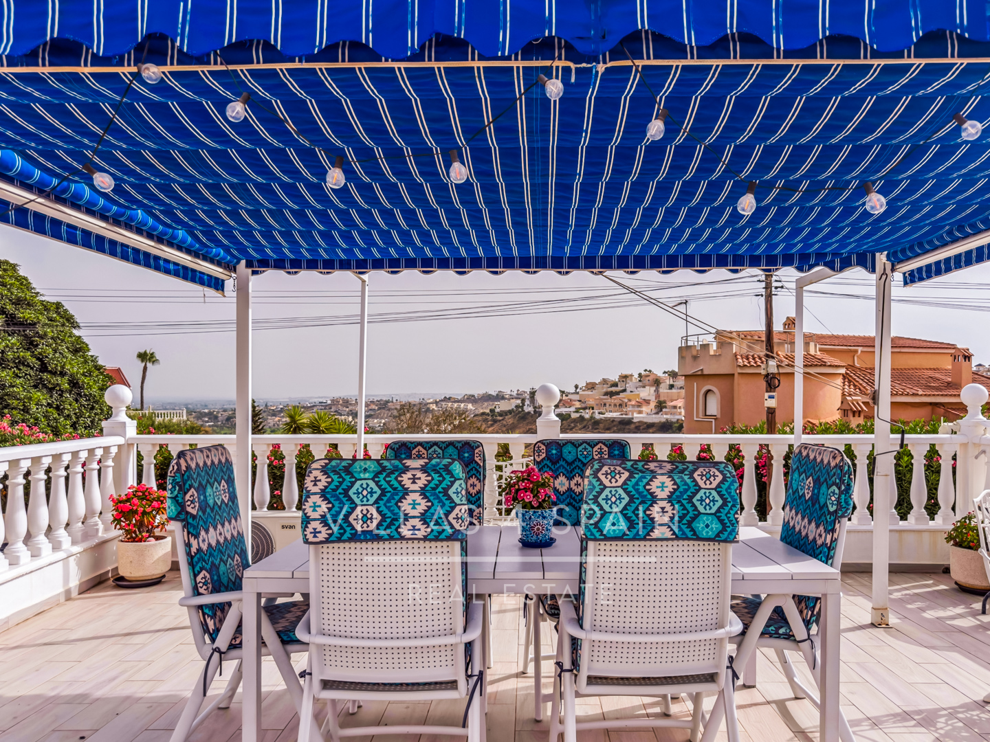 Resale - 3 Bed 3 Bath Villa with Private Pool and Parking with underbuild - C. Mar Mediterraneo - Alicante