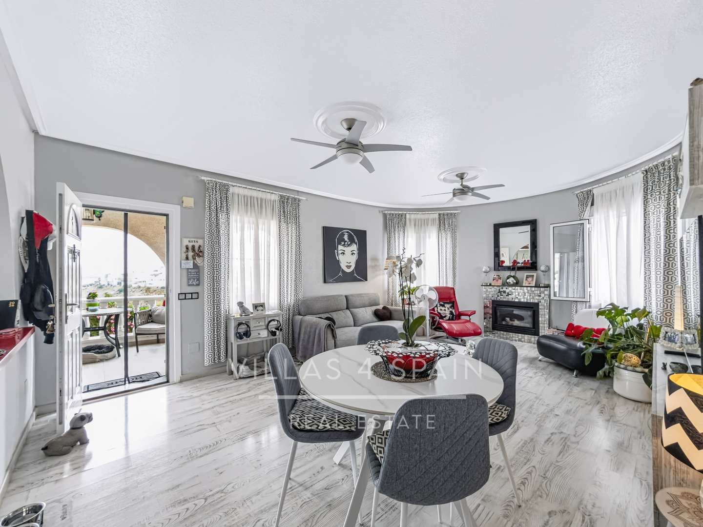 Resale - 3 Bed 3 Bath Villa with Private Pool and Parking with underbuild - C. Mar Mediterraneo - Alicante