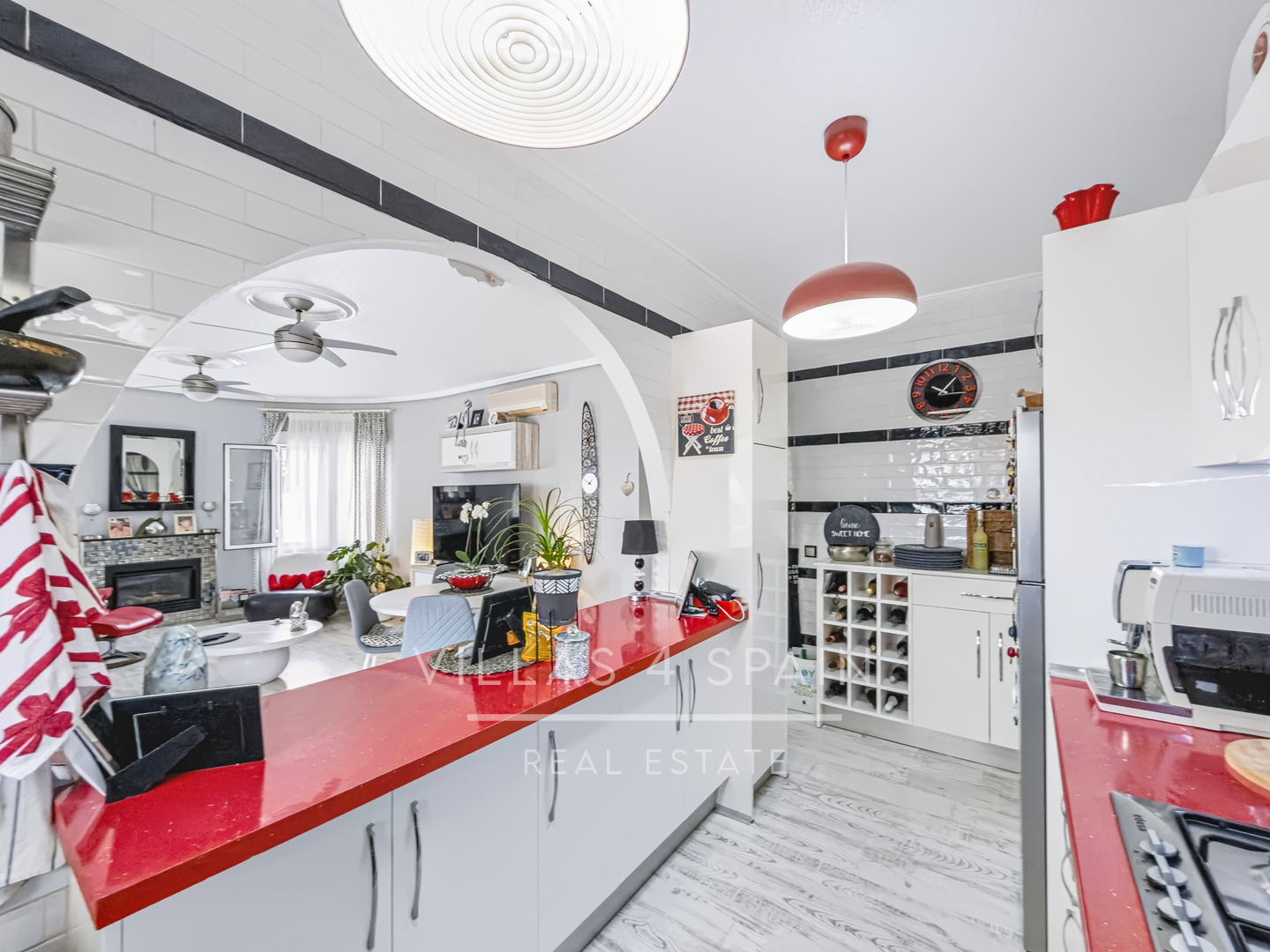 Resale - 3 Bed 3 Bath Villa with Private Pool and Parking with underbuild - C. Mar Mediterraneo - Alicante