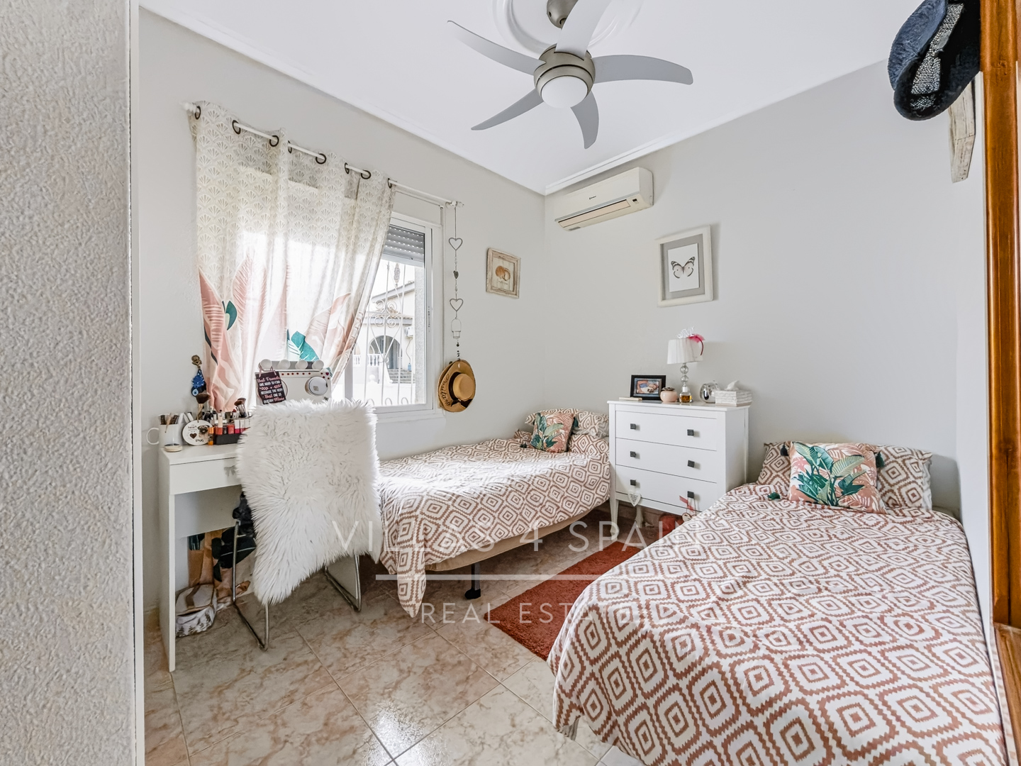Resale - 3 Bed 3 Bath Villa with Private Pool and Parking with underbuild - C. Mar Mediterraneo - Alicante