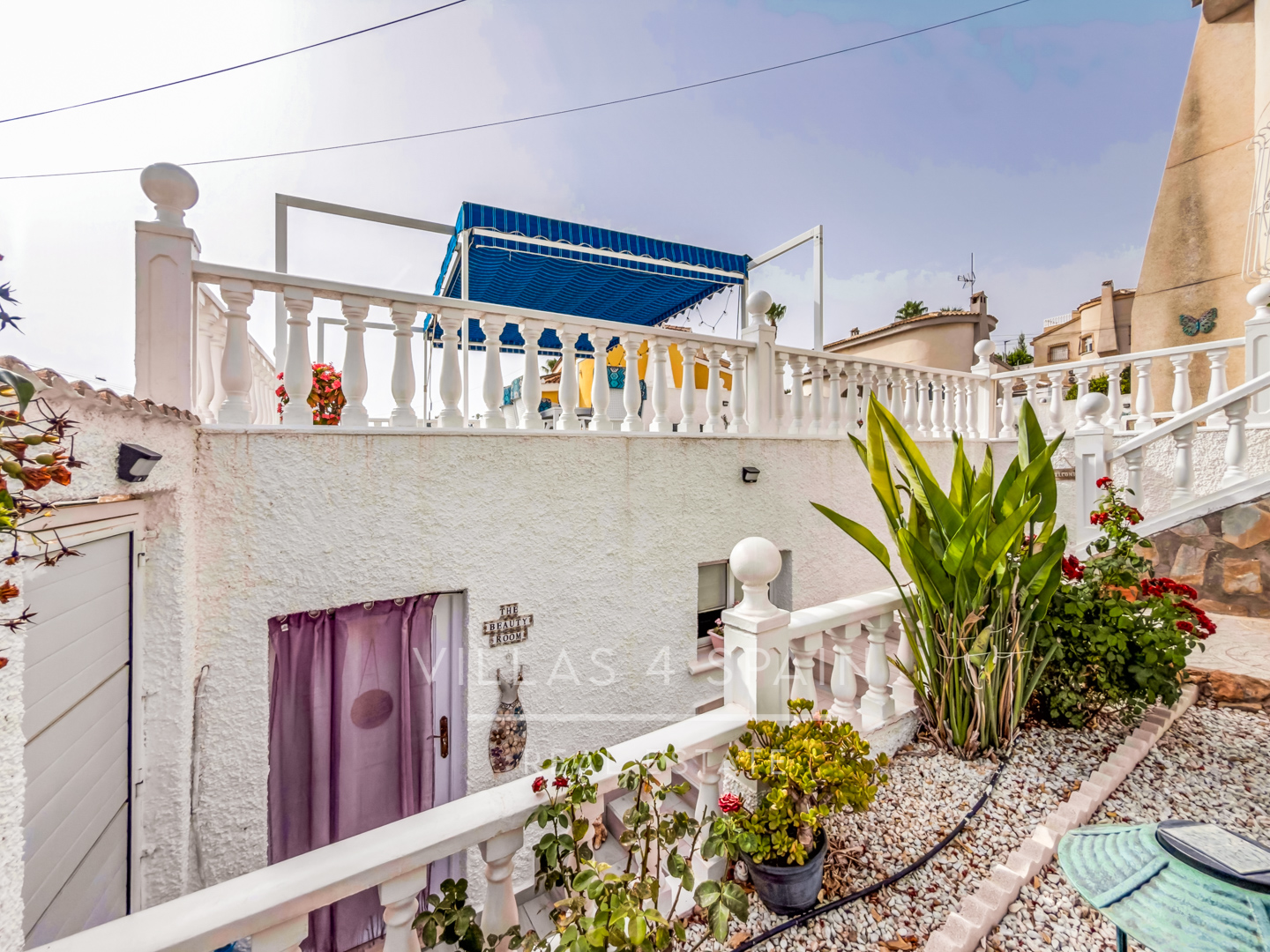Resale - 3 Bed 3 Bath Villa with Private Pool and Parking with underbuild - C. Mar Mediterraneo - Alicante