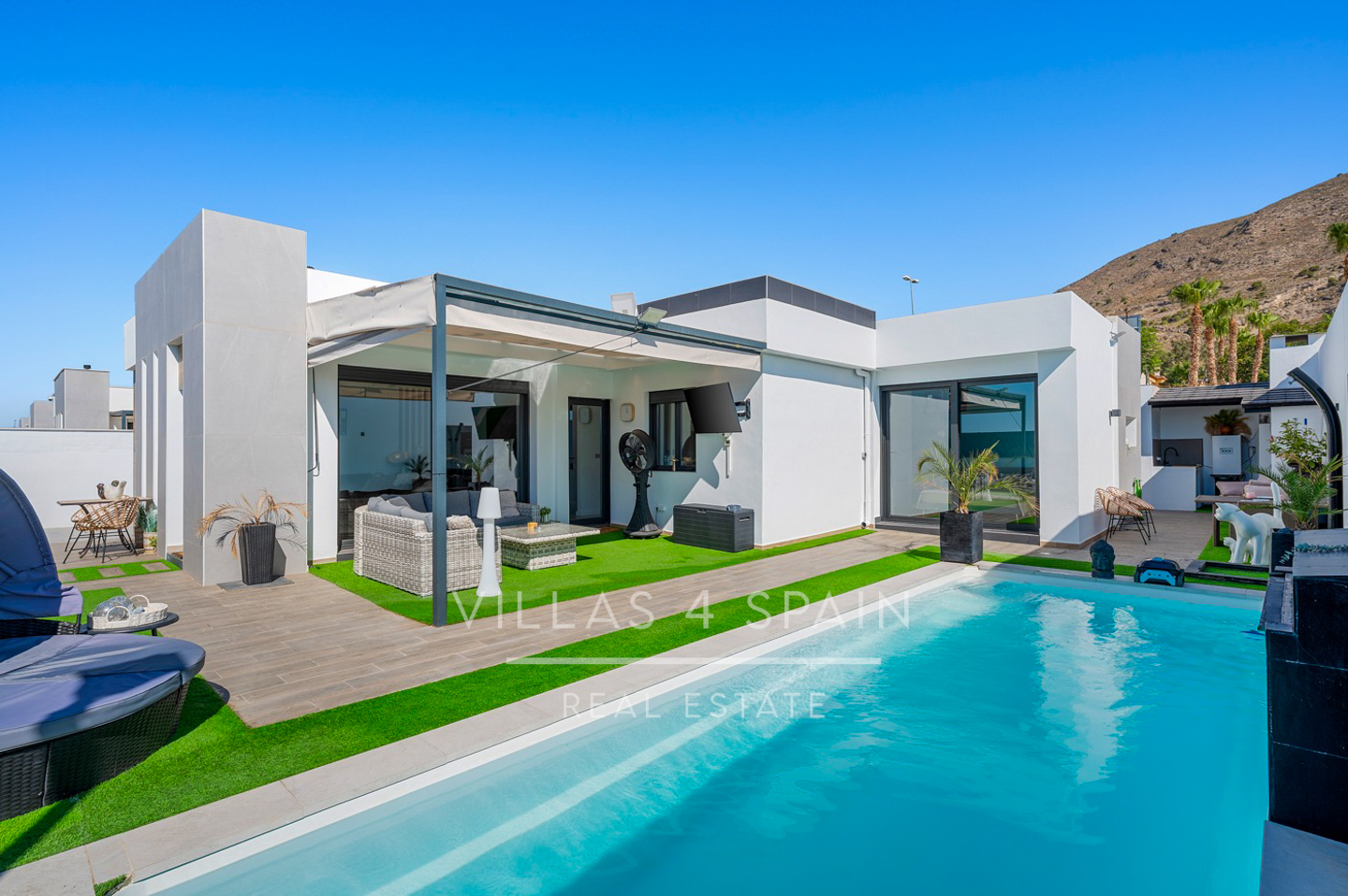 Resale - 4 Bed 2 Bath Villa with Private Pool and Parking in Las Kalendas Fortuna - calle camino de cieza - Murcia