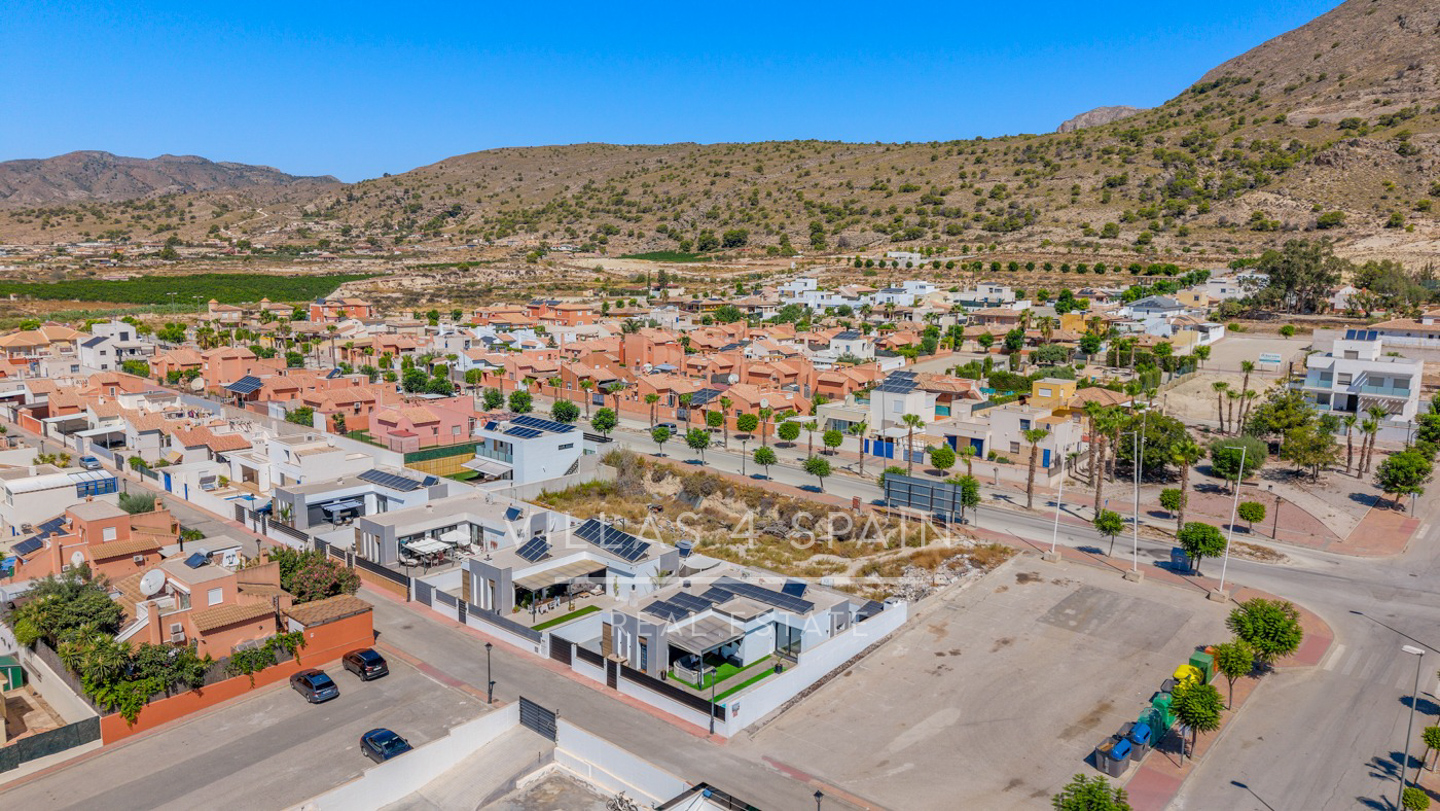 Resale - 4 Bed 2 Bath Villa with Private Pool and Parking in Las Kalendas Fortuna - calle camino de cieza - Murcia