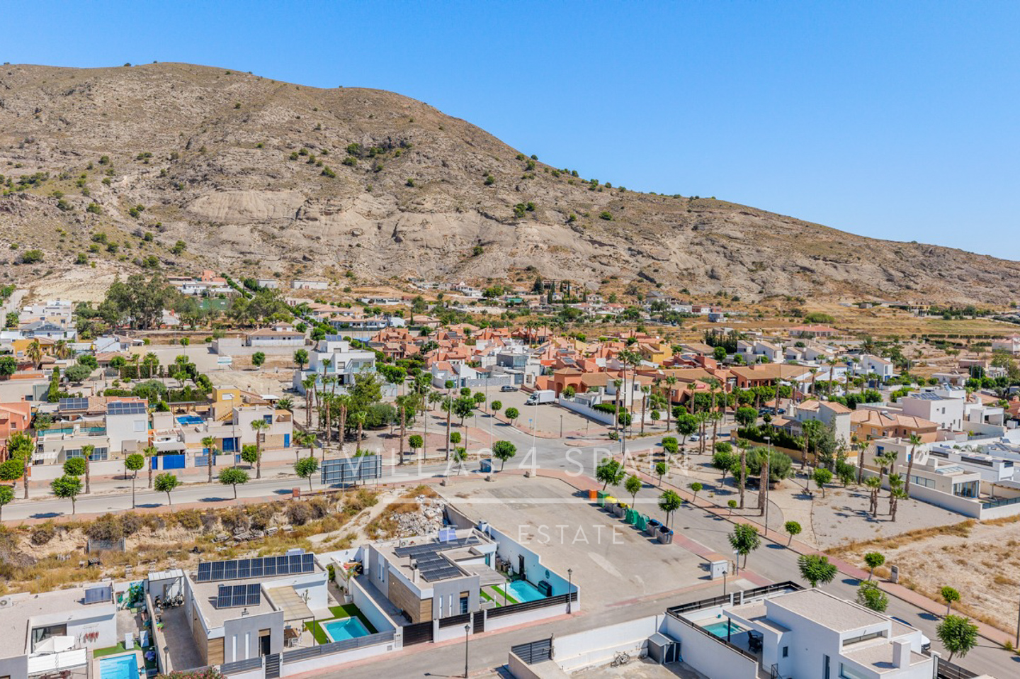Resale - 4 Bed 2 Bath Villa with Private Pool and Parking in Las Kalendas Fortuna - calle camino de cieza - Murcia