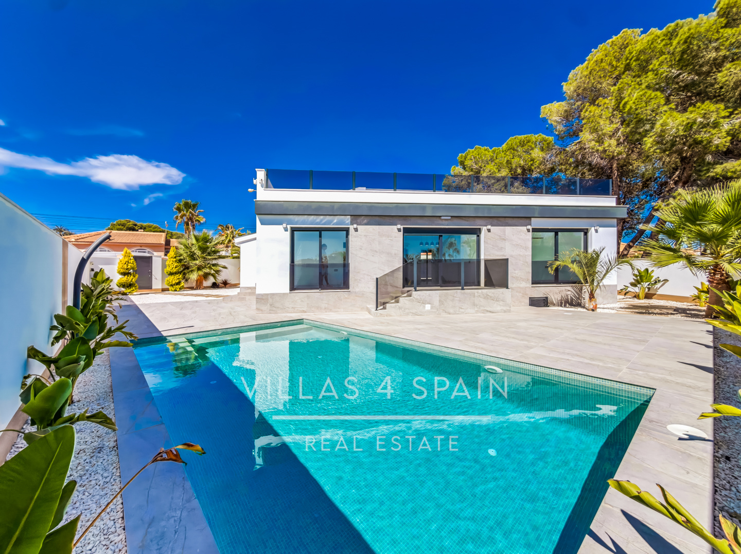 Resale - 5 Bed 4 Bath LUXURY CORNER PLOT VILLA with Pool IN CIUDAD QUESADA  -  - 