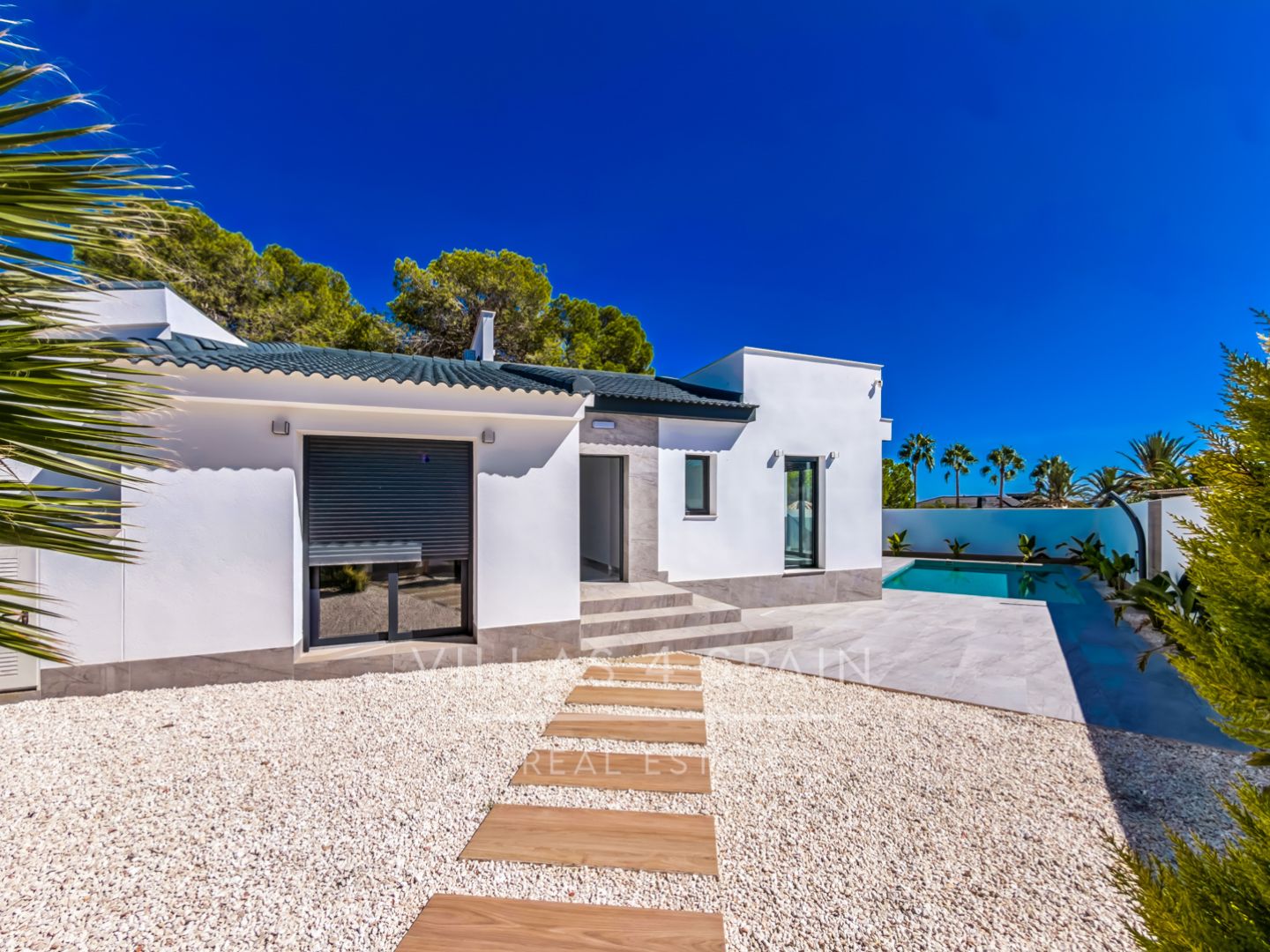 5 Bed 4 Bath LUXURY CORNER PLOT VILLA with Pool IN CIUDAD QUESADA 