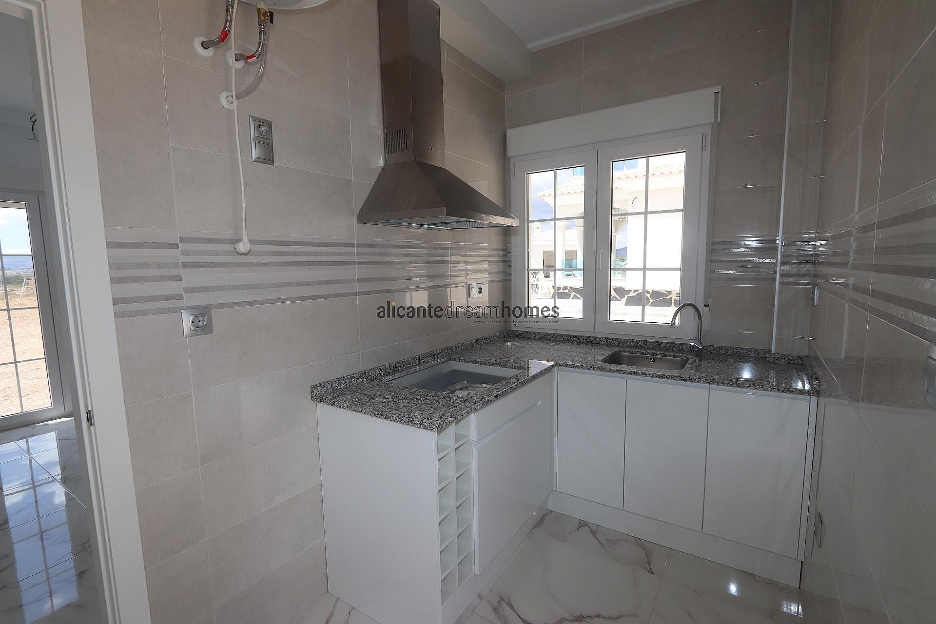 Resale - 4 Bedroom 3 Bathroom Villa in Pinoso -  - Alicante