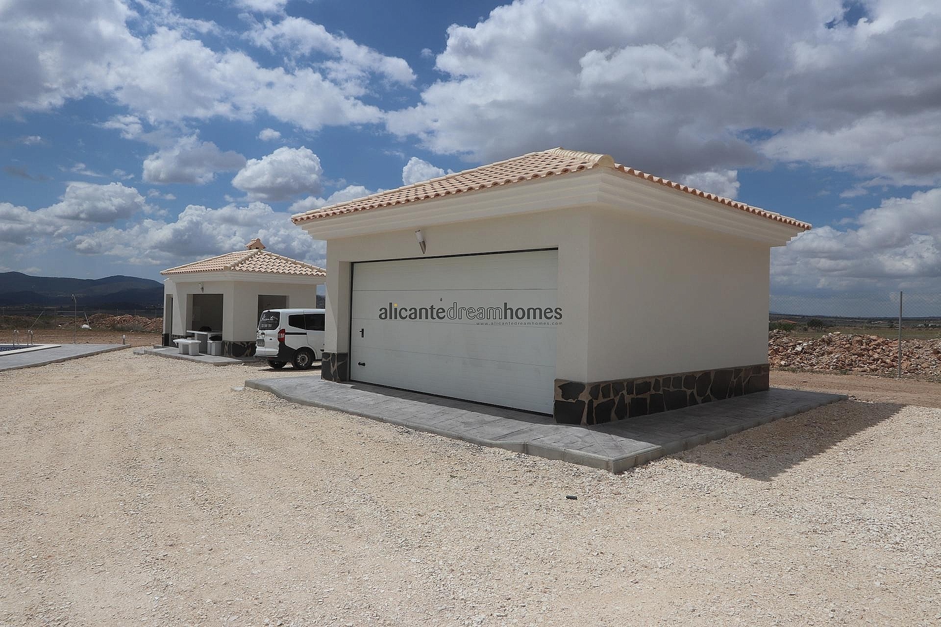 Resale - 4 Bedroom 3 Bathroom Villa in Pinoso -  - Alicante