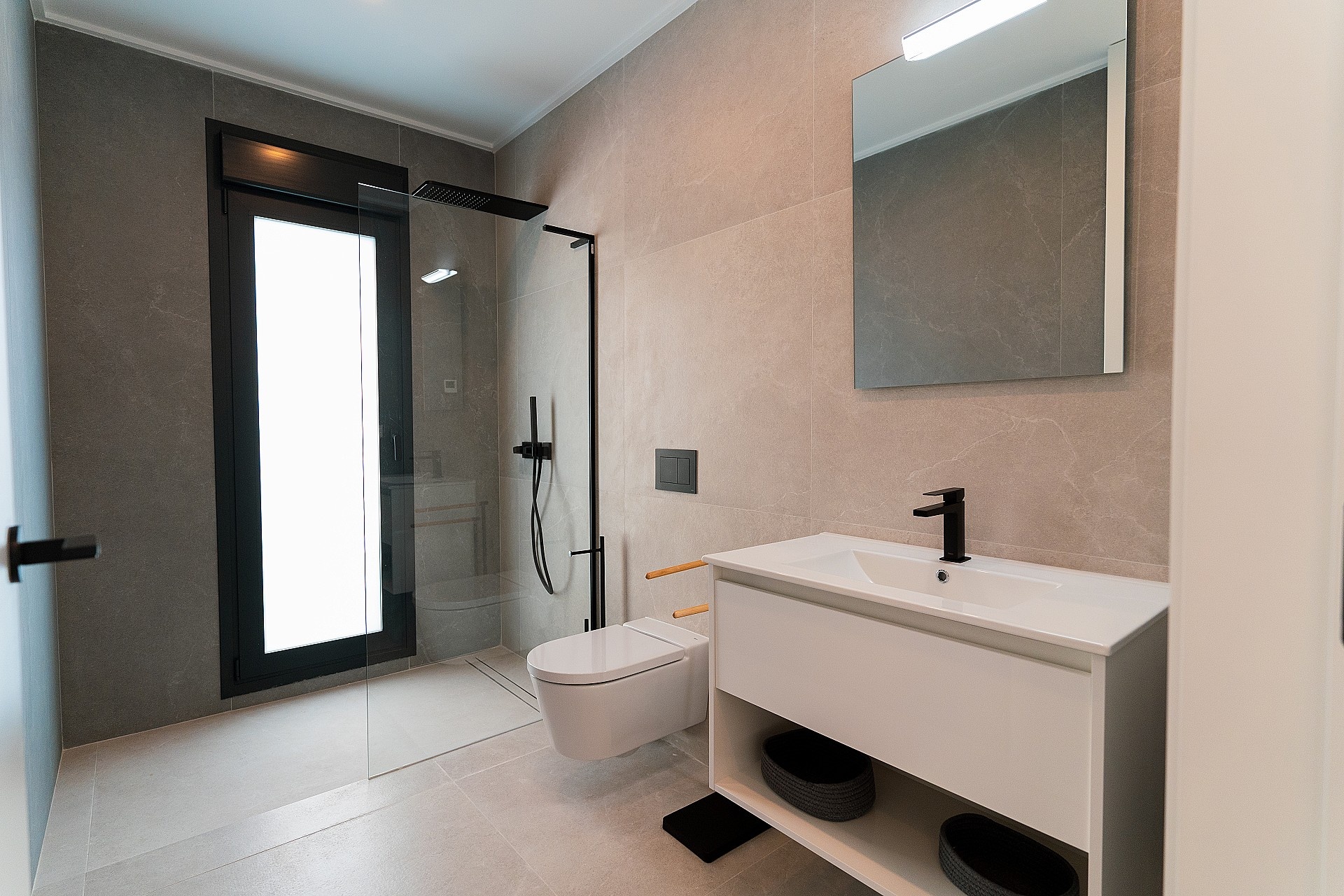 Resale - 4 Bedroom 4 Bathroom Villa in Rojales -  - Alicante