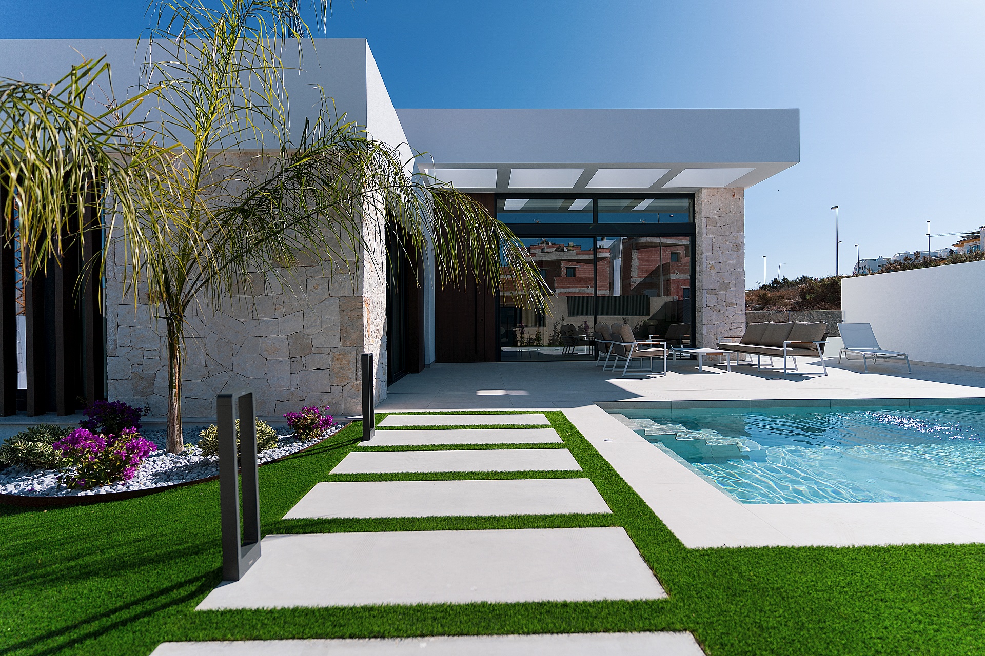 Resale - 4 Bedroom 4 Bathroom Villa in Rojales -  - Alicante