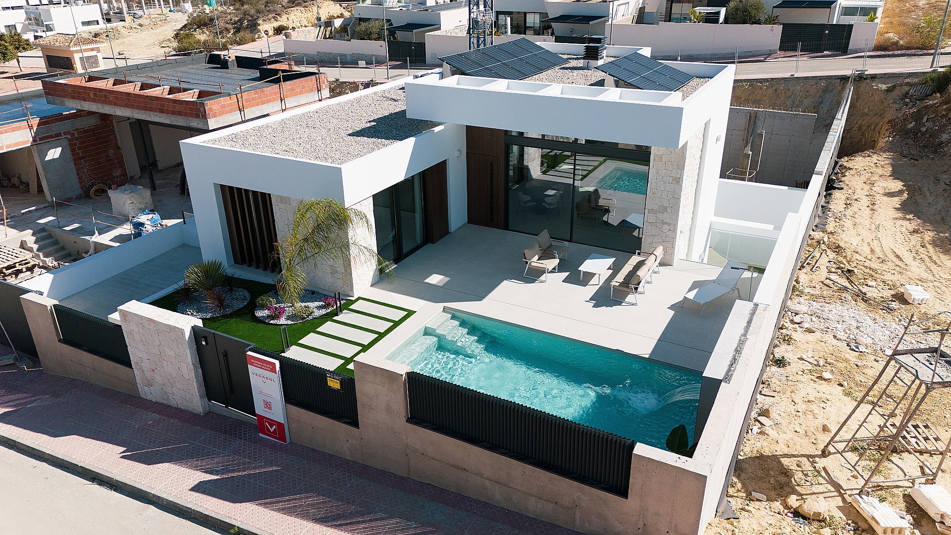 Resale - 4 Bedroom 4 Bathroom Villa in Rojales -  - Alicante
