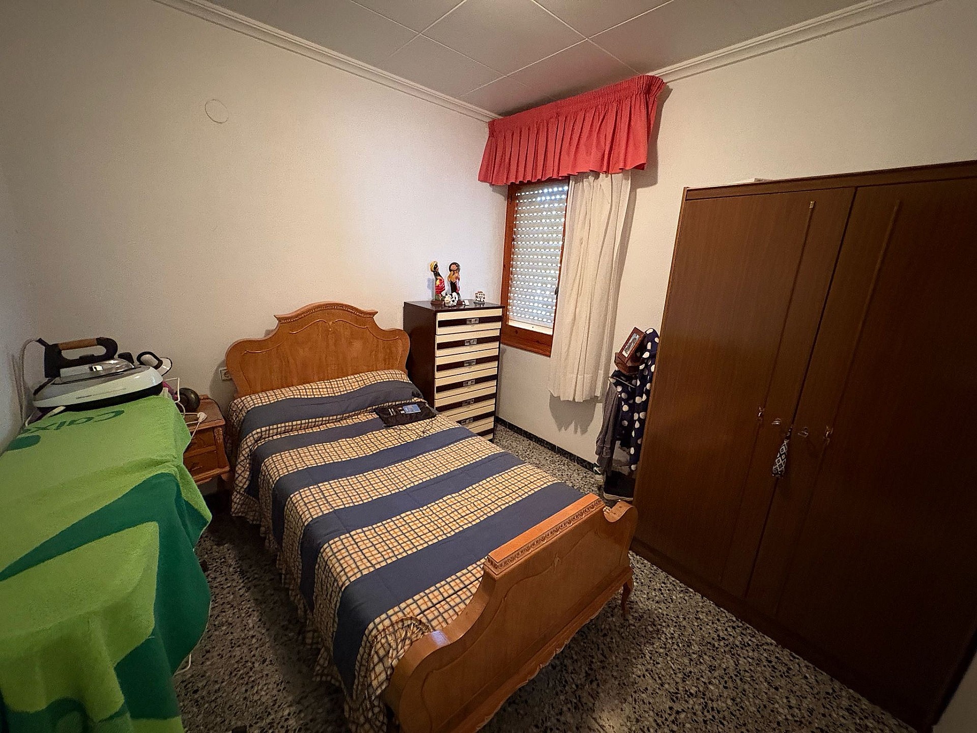 Resale - 4 Bedroom 1 Bathroom Country house in Petrer -  - Alicante
