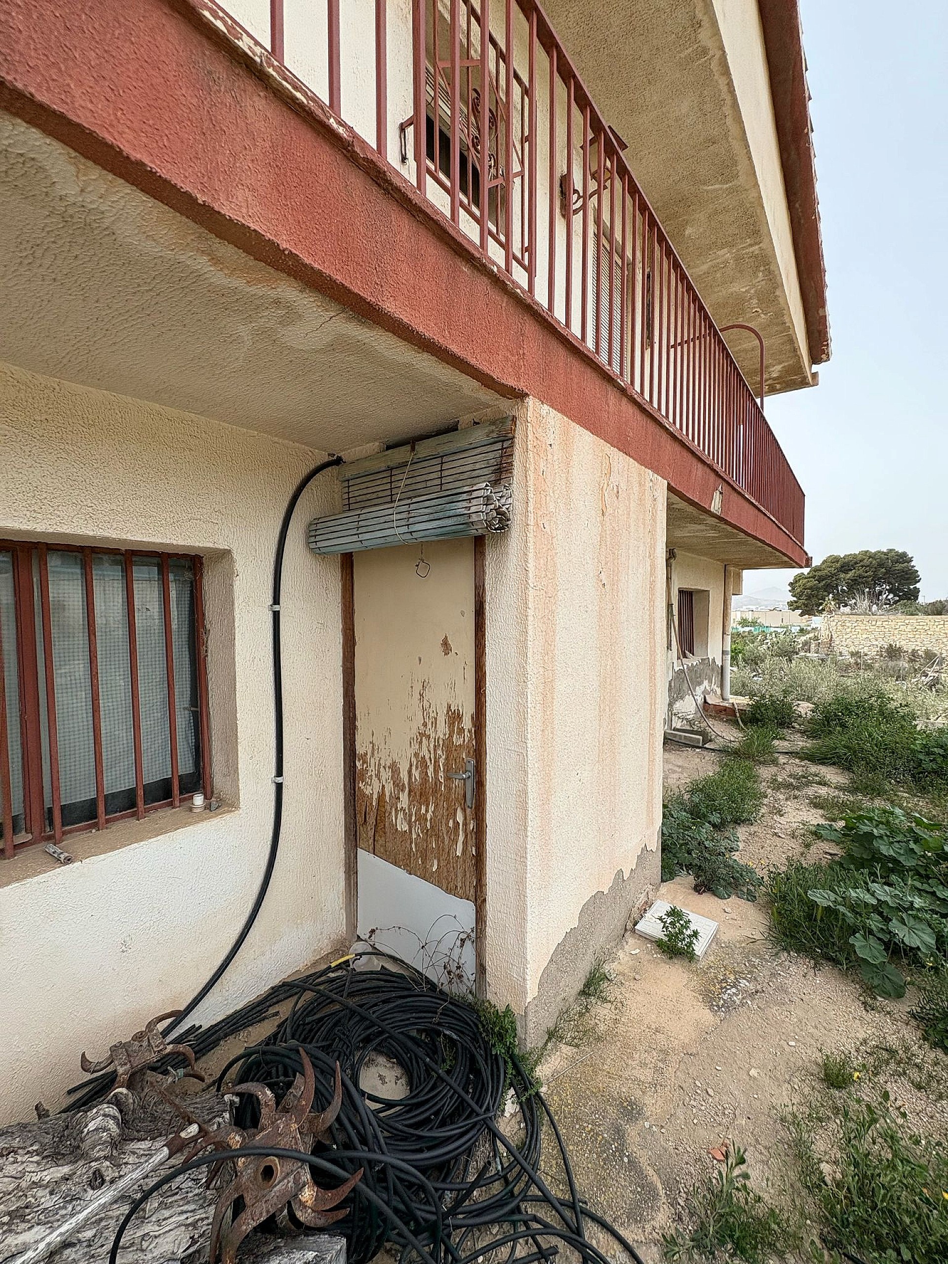 Resale - 4 Bedroom 1 Bathroom Country house in Petrer -  - Alicante