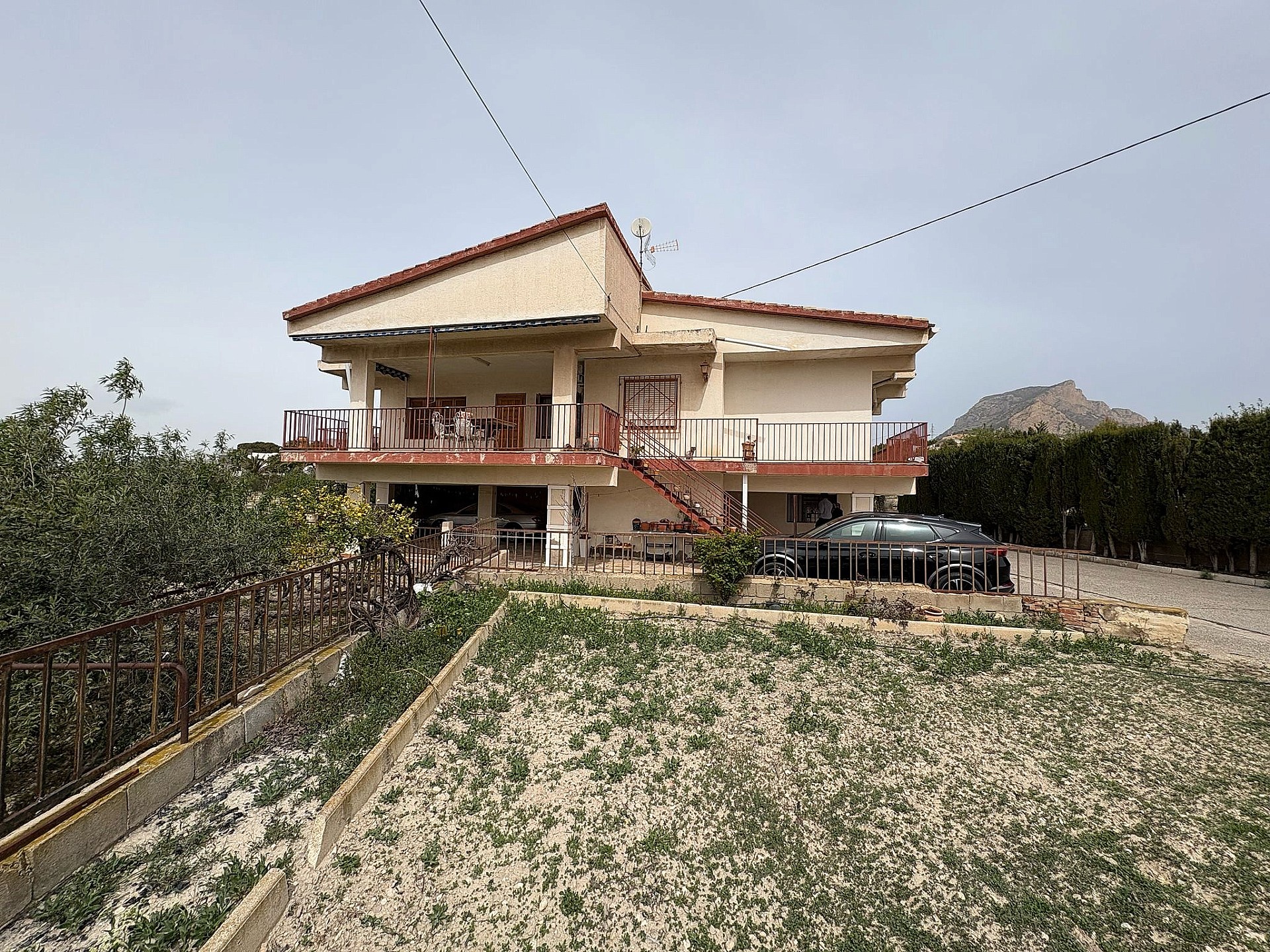 Resale - 4 Bedroom 1 Bathroom Country house in Petrer -  - Alicante
