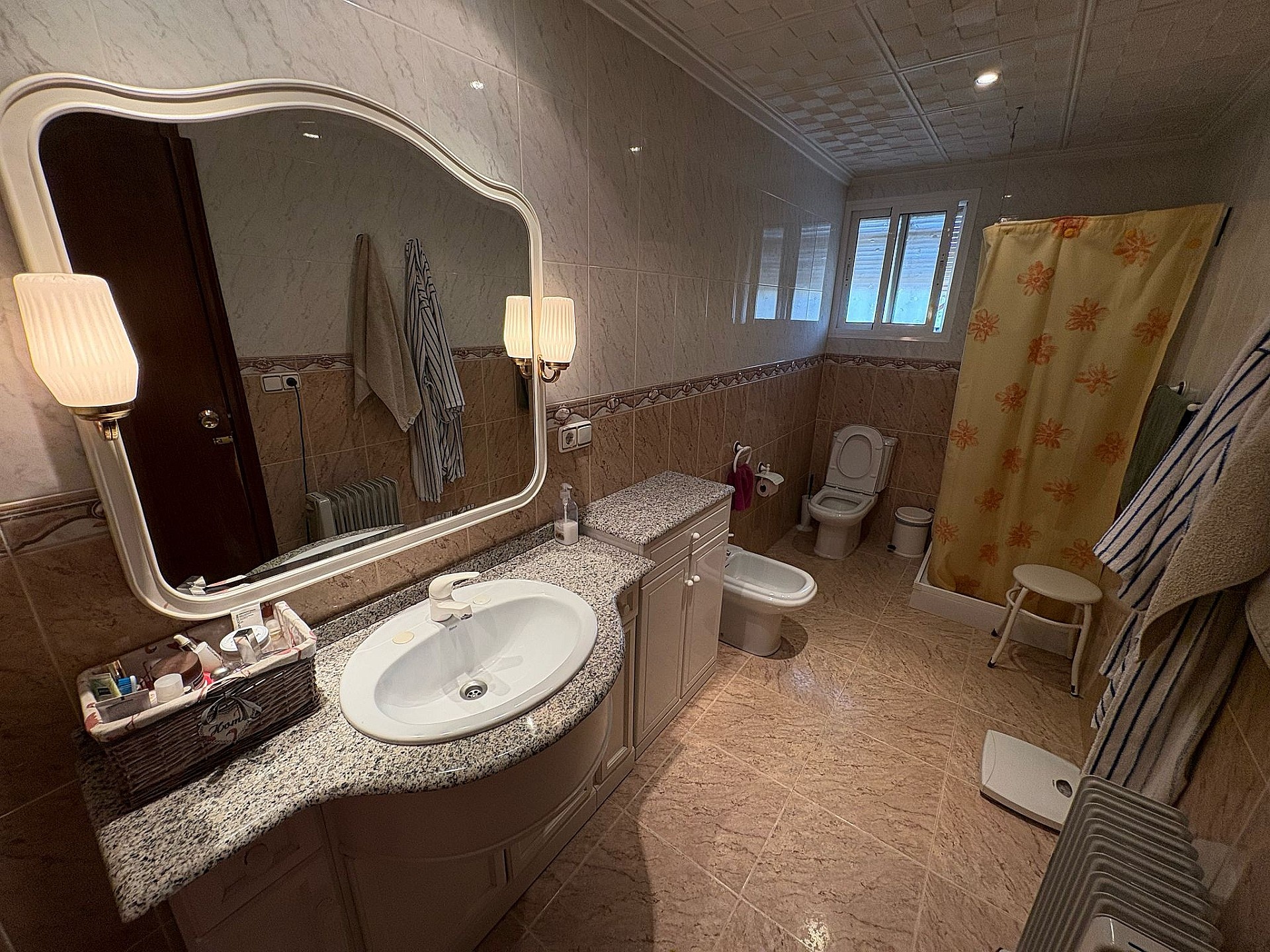 Resale - 4 Bedroom 1 Bathroom Country house in Petrer -  - Alicante