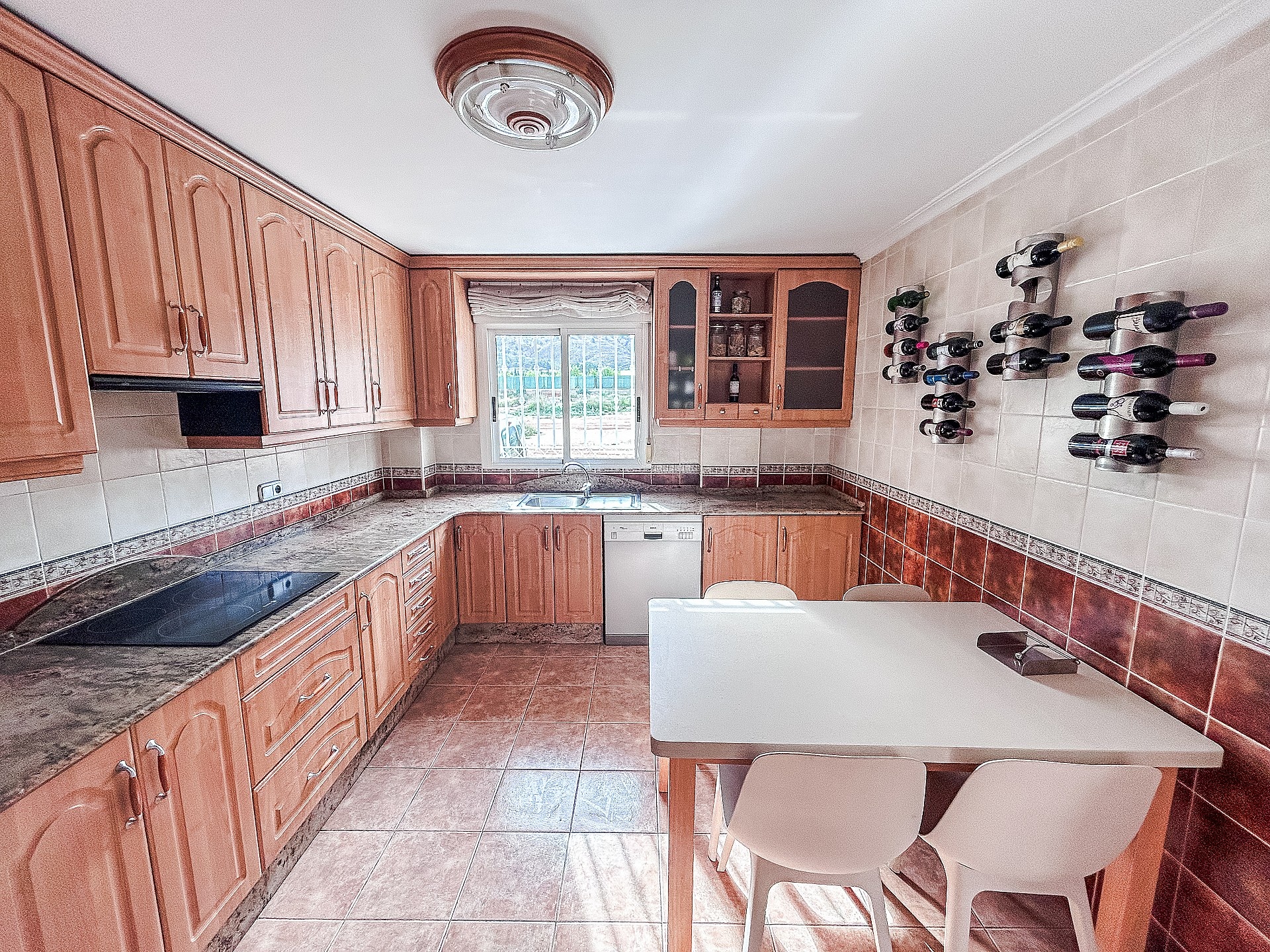 Resale - 5 Bedroom 2 Bathroom Townhouse in Pinoso -  - Alicante