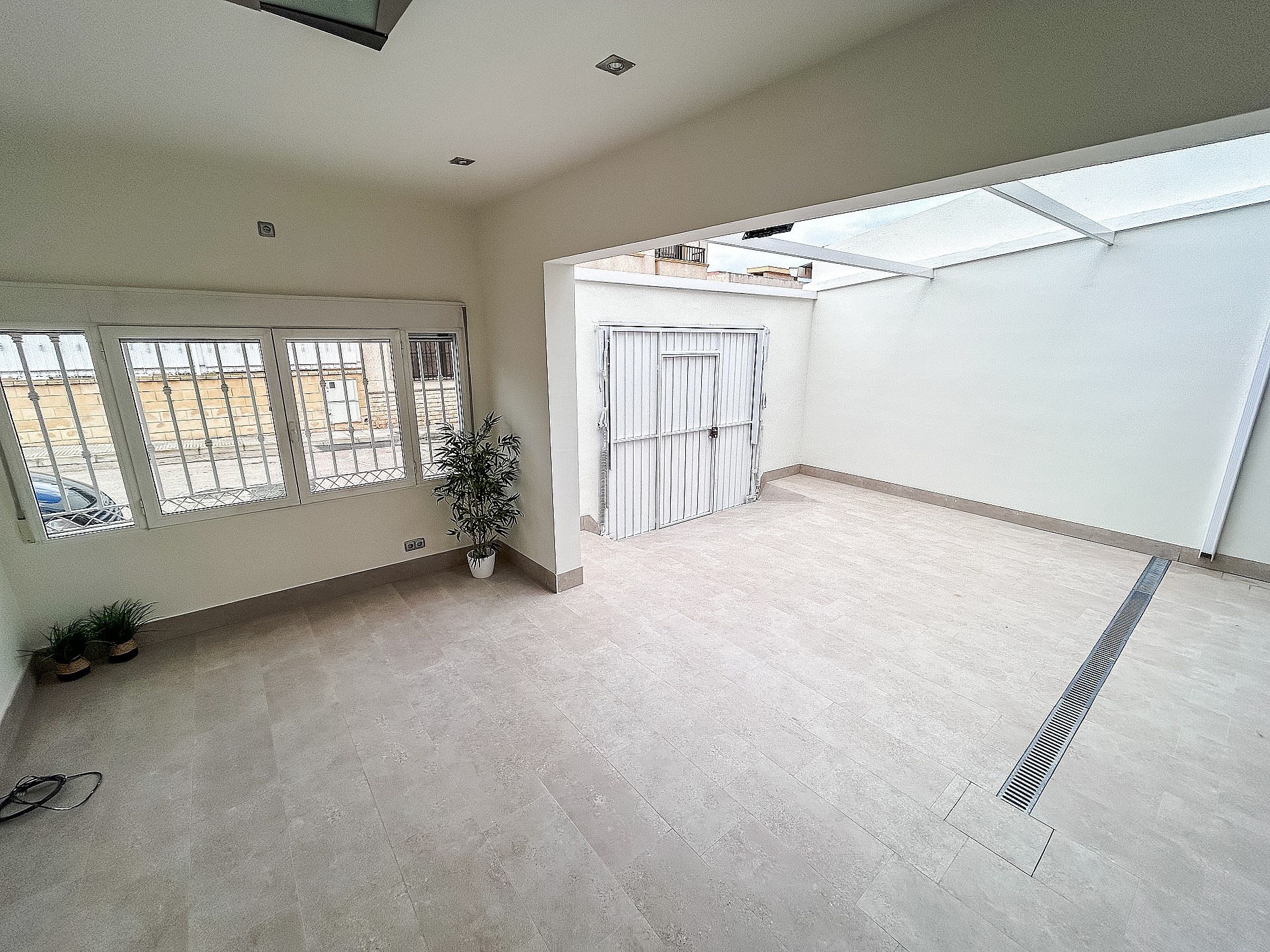 Resale - 5 Bedroom 2 Bathroom Townhouse in Pinoso -  - Alicante