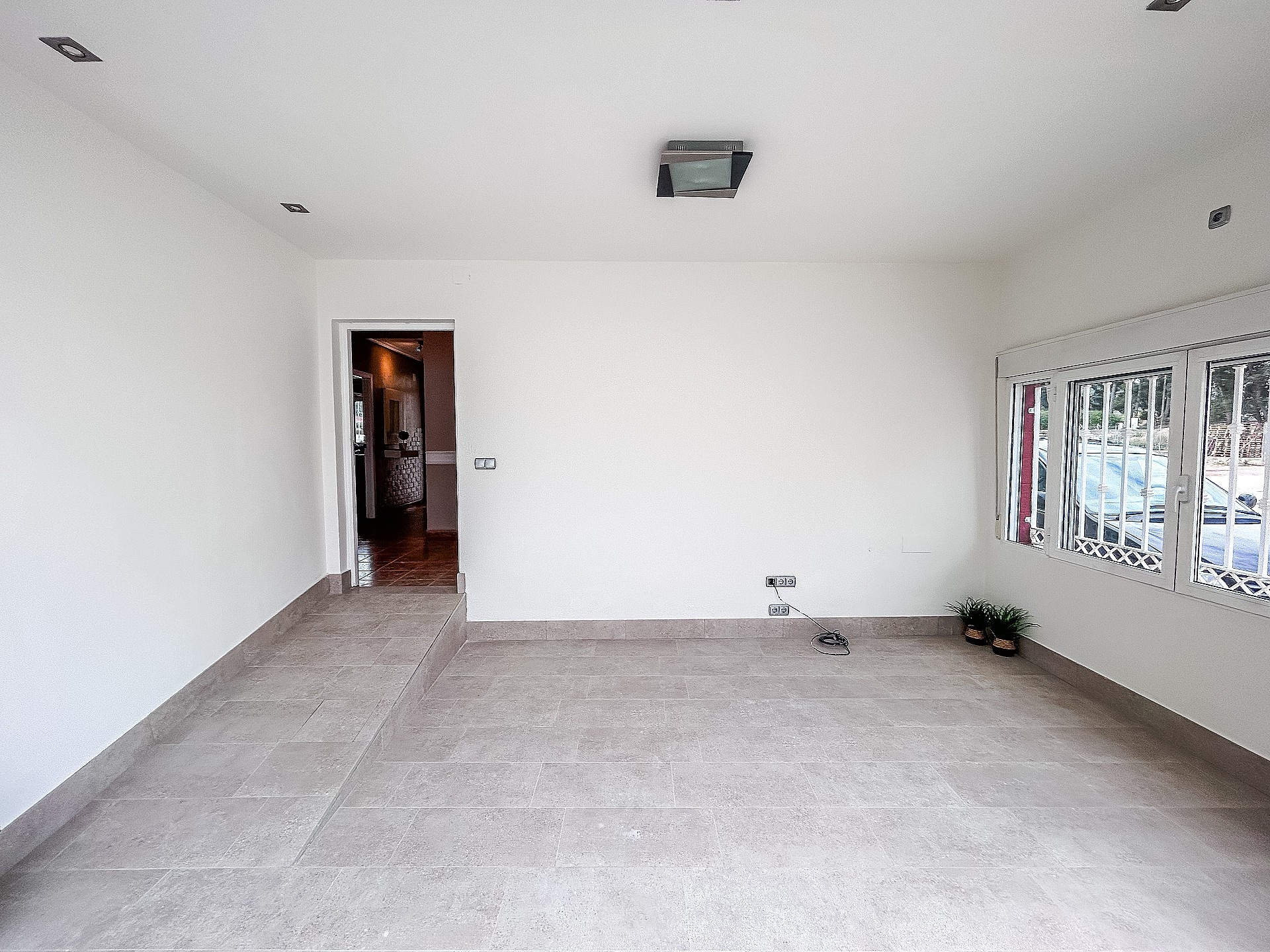 Resale - 5 Bedroom 2 Bathroom Townhouse in Pinoso -  - Alicante