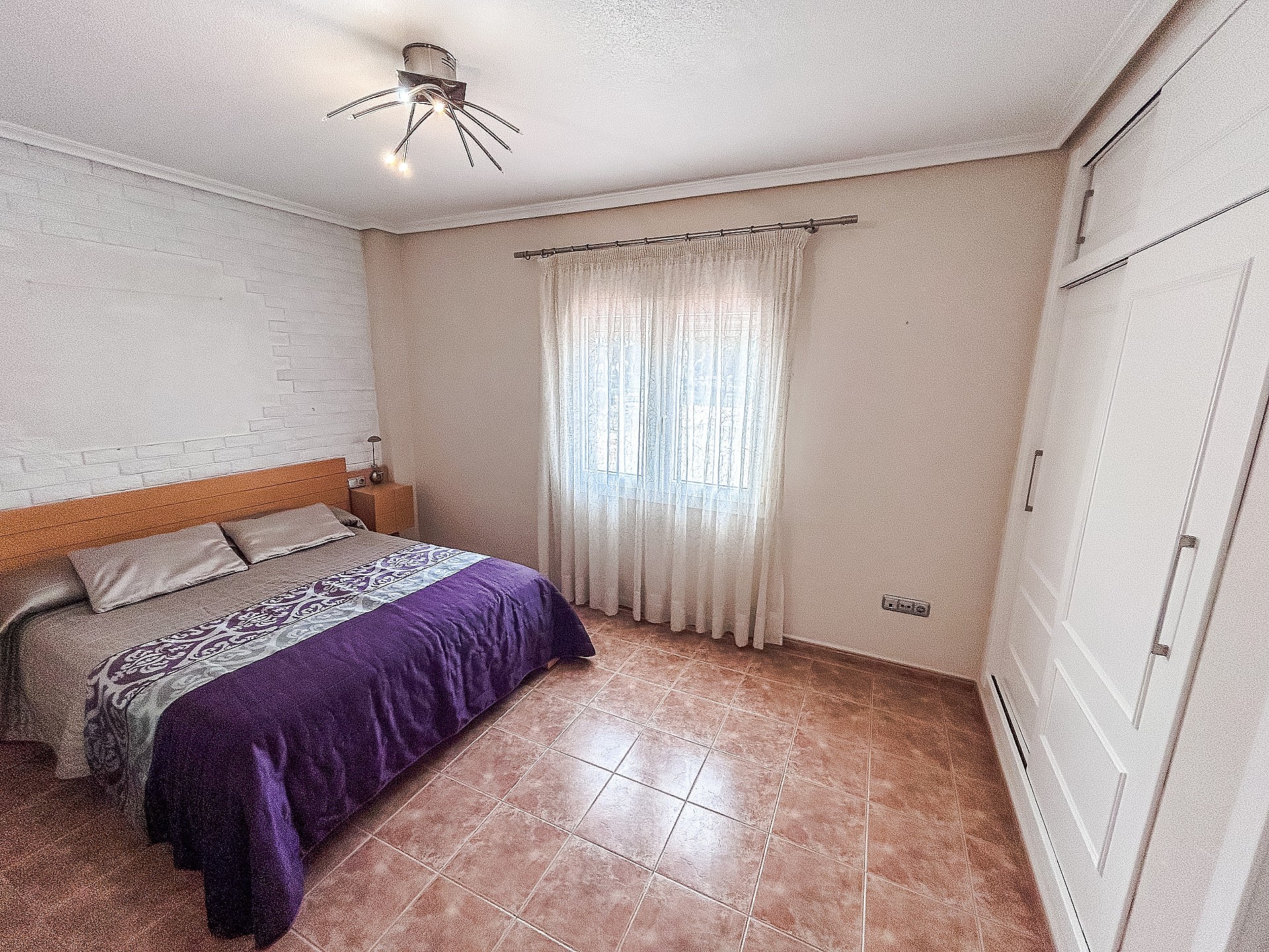 Resale - 5 Bedroom 2 Bathroom Townhouse in Pinoso -  - Alicante
