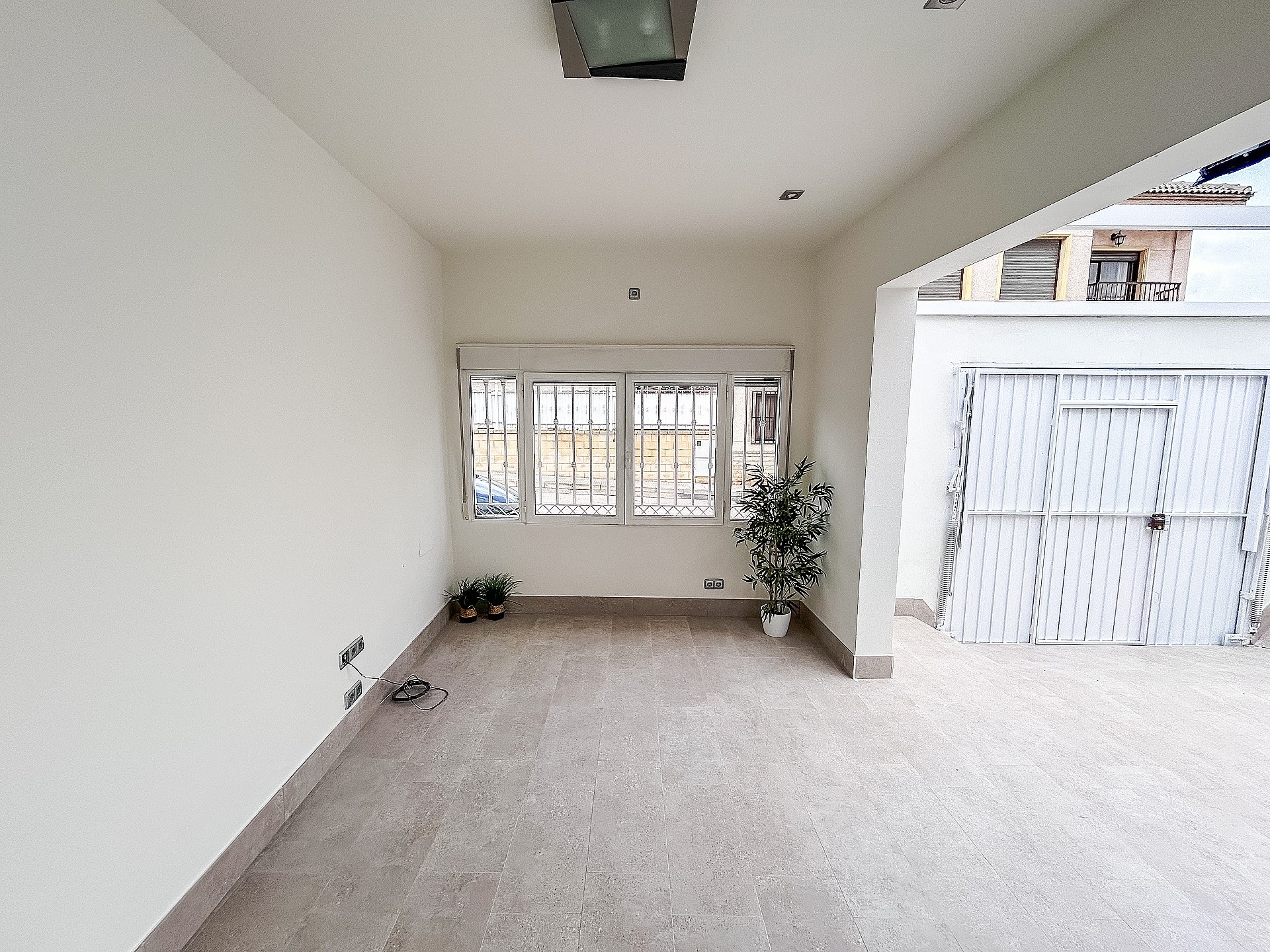 Resale - 5 Bedroom 2 Bathroom Townhouse in Pinoso -  - Alicante