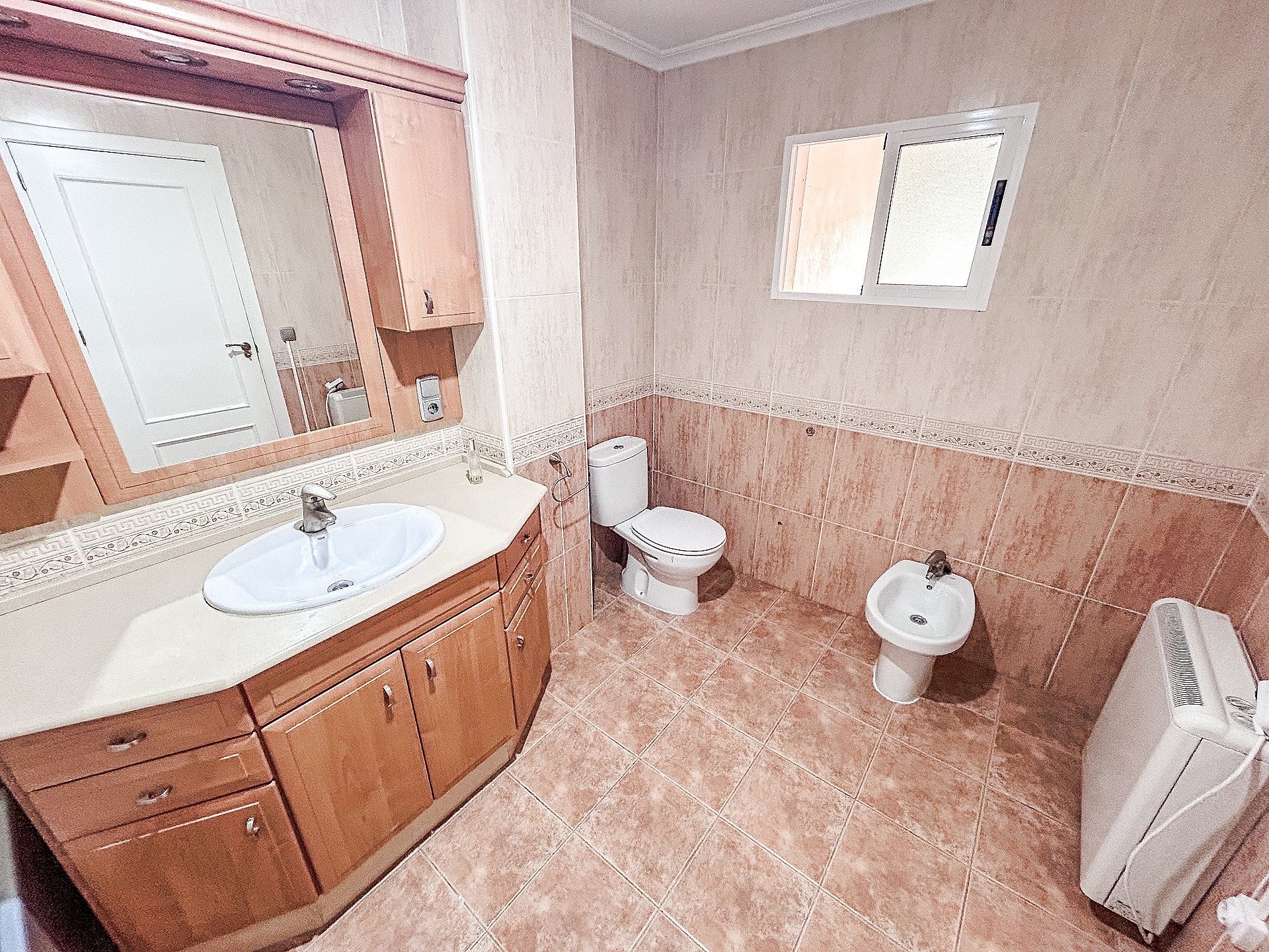 Resale - 5 Bedroom 2 Bathroom Townhouse in Pinoso -  - Alicante