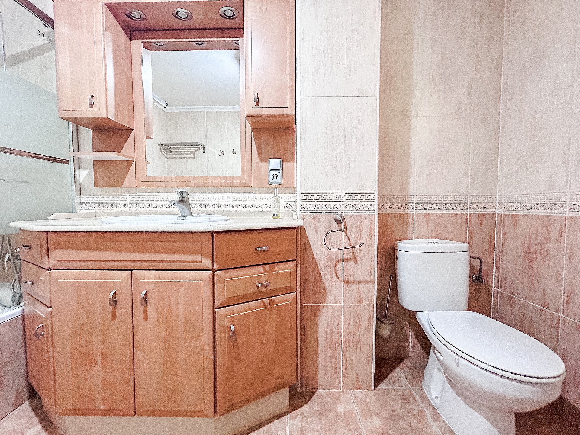 Resale - 5 Bedroom 2 Bathroom Townhouse in Pinoso -  - Alicante