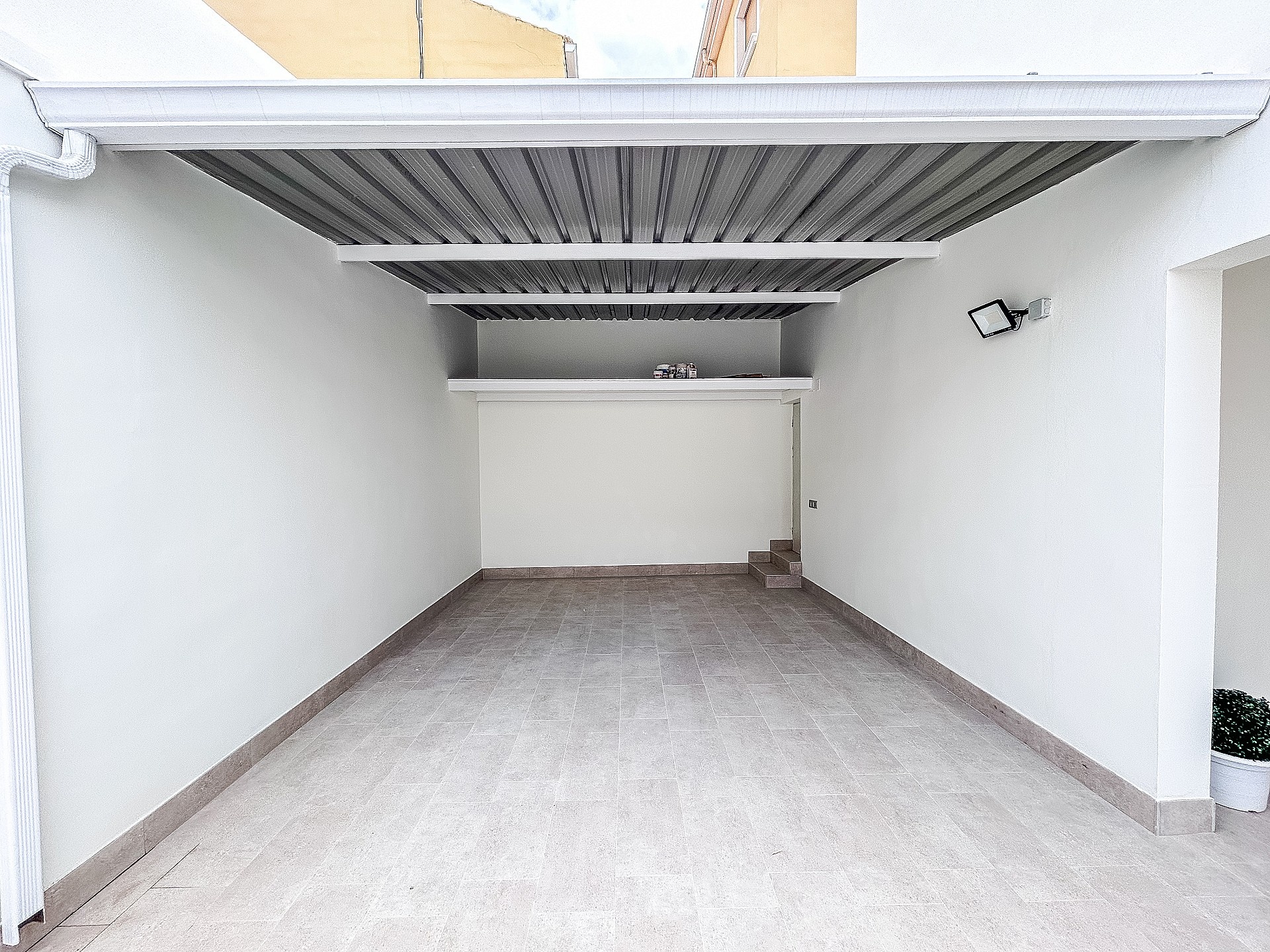 Resale - 5 Bedroom 2 Bathroom Townhouse in Pinoso -  - Alicante
