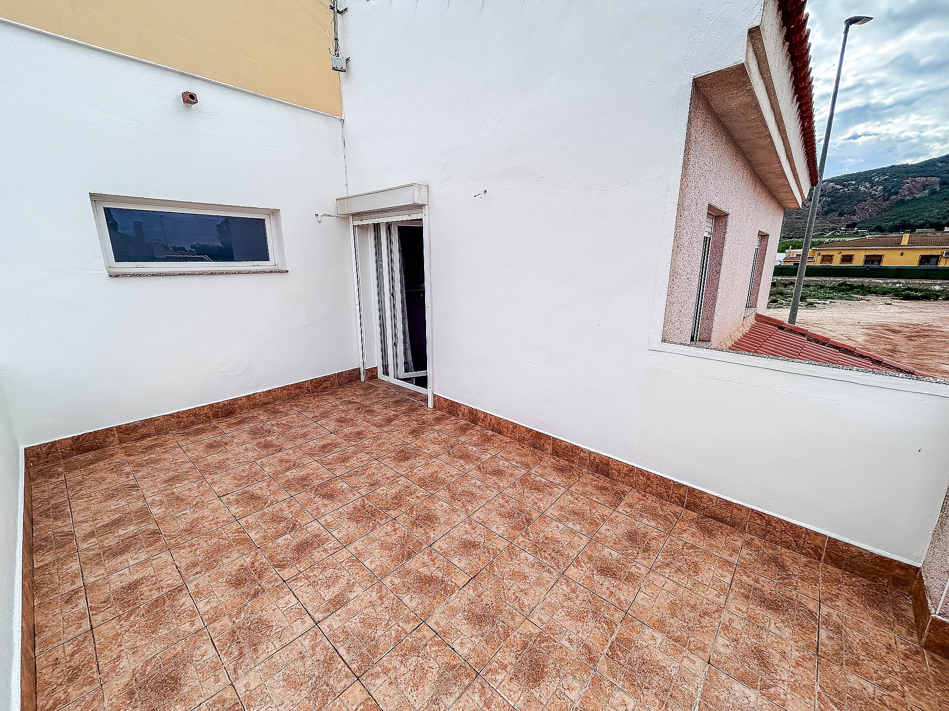 Resale - 5 Bedroom 2 Bathroom Townhouse in Pinoso -  - Alicante