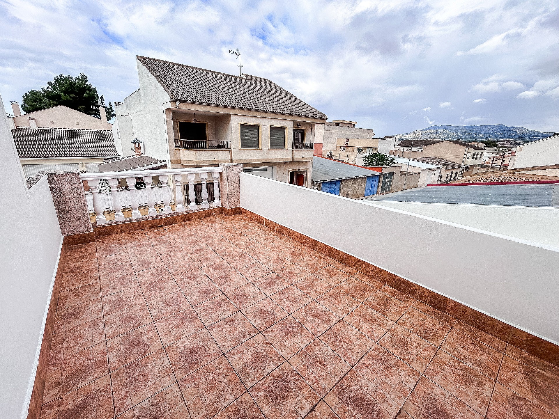 Resale - 5 Bedroom 2 Bathroom Townhouse in Pinoso -  - Alicante