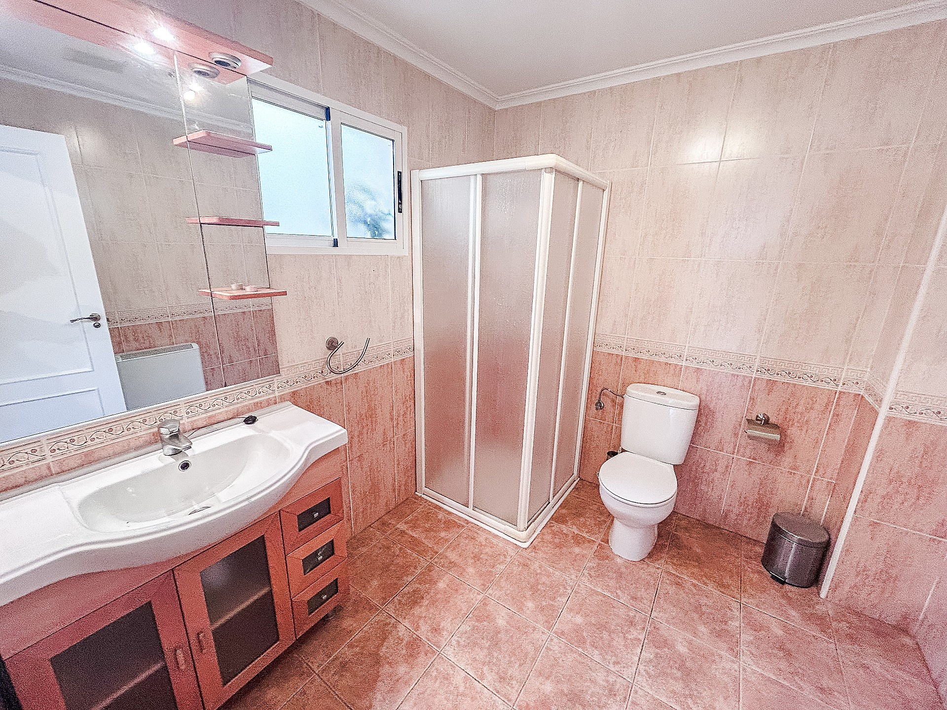 Resale - 5 Bedroom 2 Bathroom Townhouse in Pinoso -  - Alicante