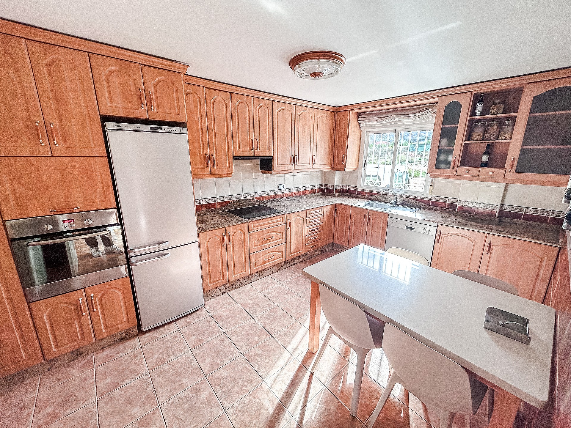 Resale - 5 Bedroom 2 Bathroom Townhouse in Pinoso -  - Alicante