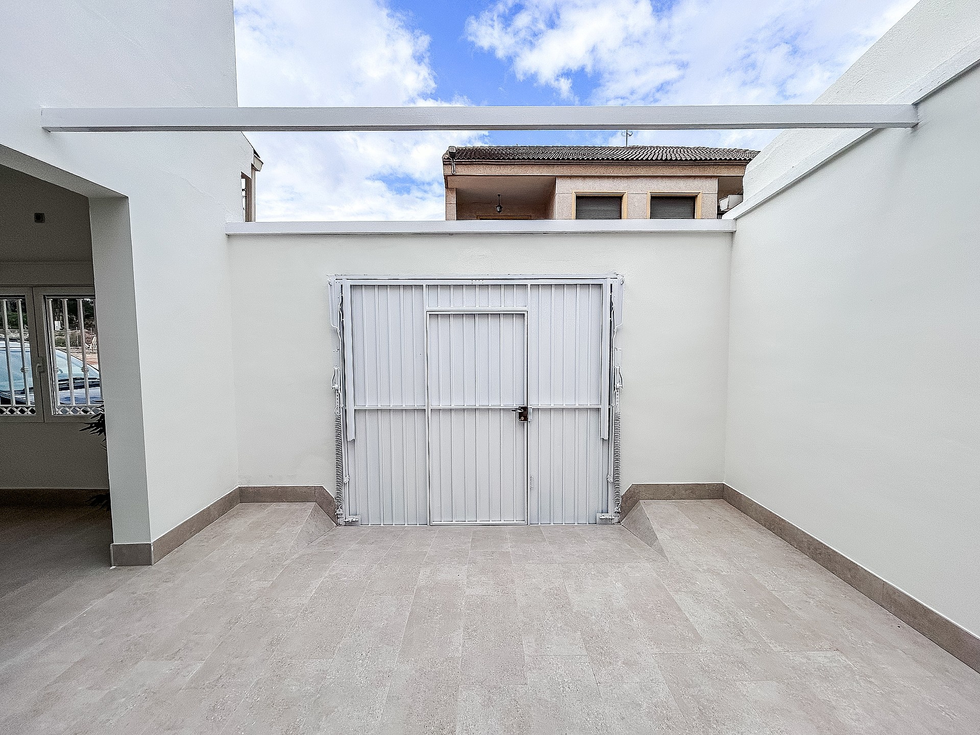 Resale - 5 Bedroom 2 Bathroom Townhouse in Pinoso -  - Alicante
