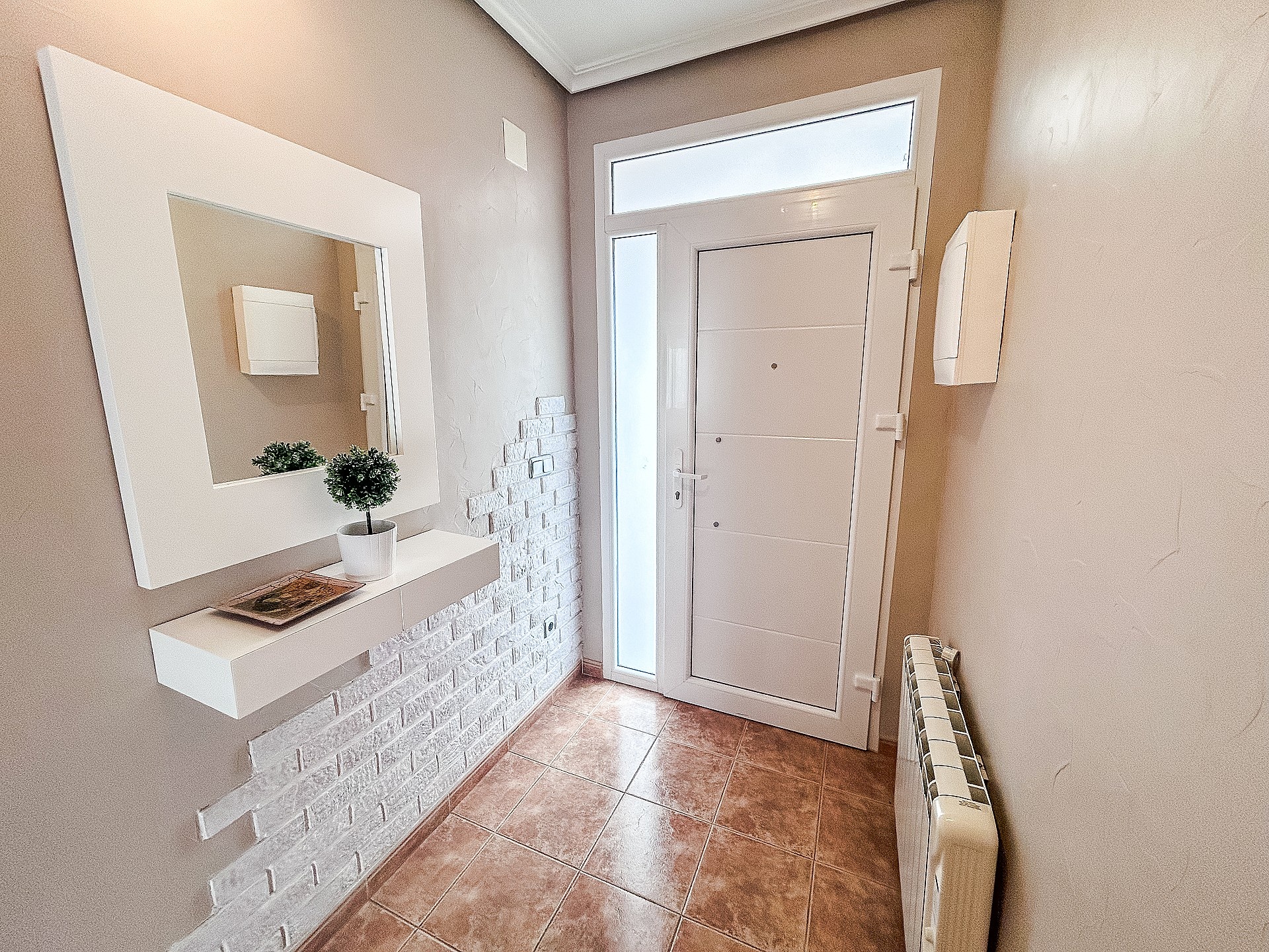 Resale - 5 Bedroom 2 Bathroom Townhouse in Pinoso -  - Alicante