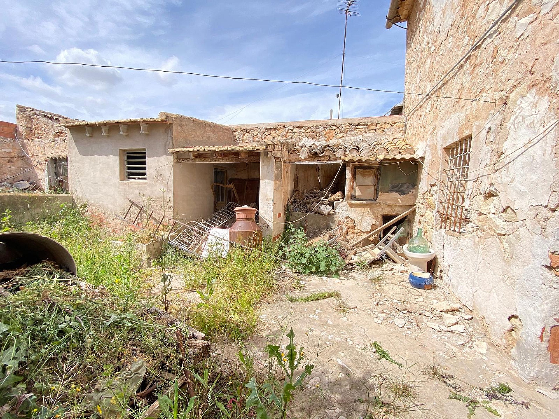 Resale - 7 Bedroom 1 Bathroom Village house in Pinoso -  - Alicante