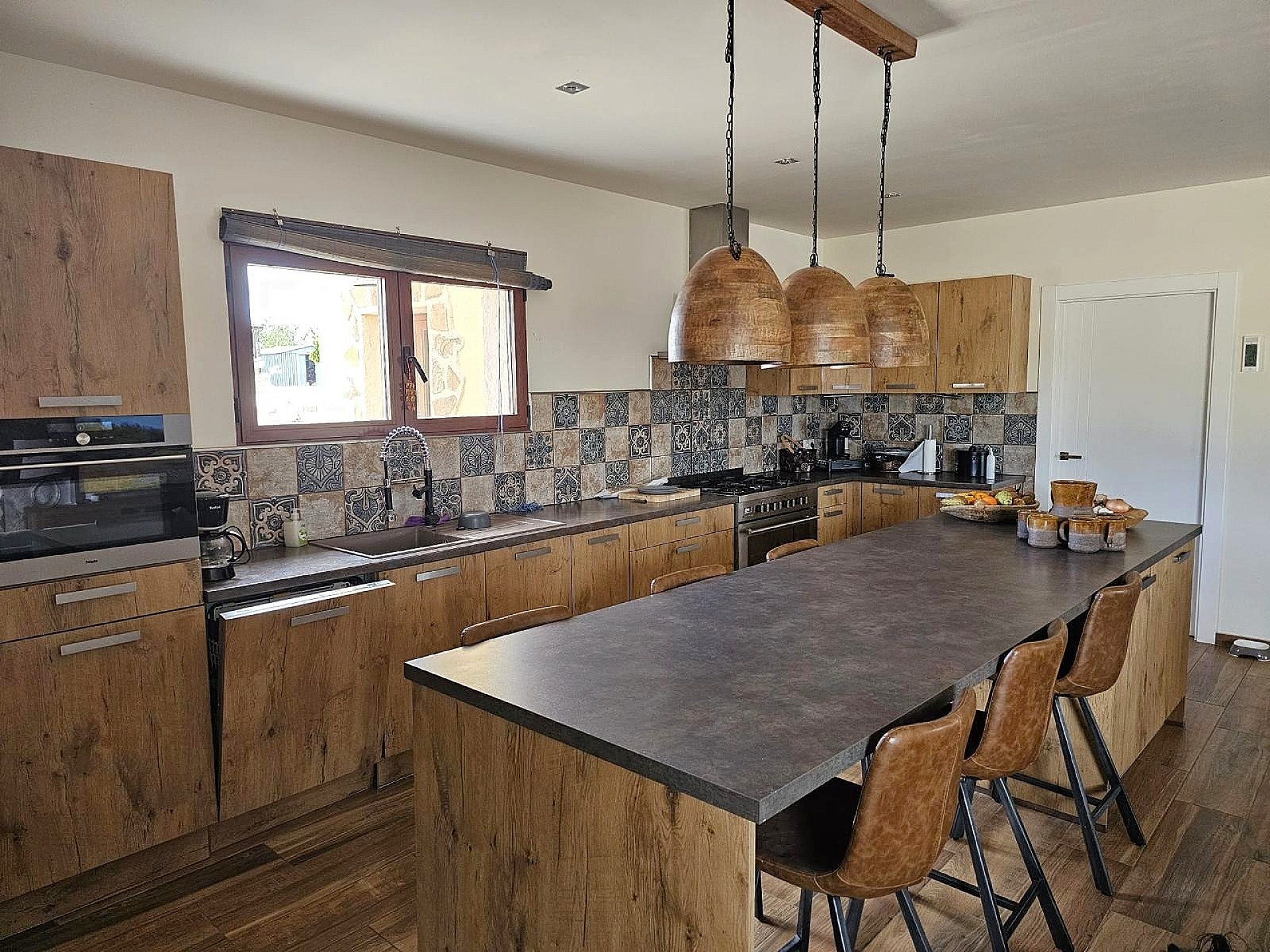 Resale - 4 Bedroom 2 Bathroom Villa in Salinas -  - Alicante