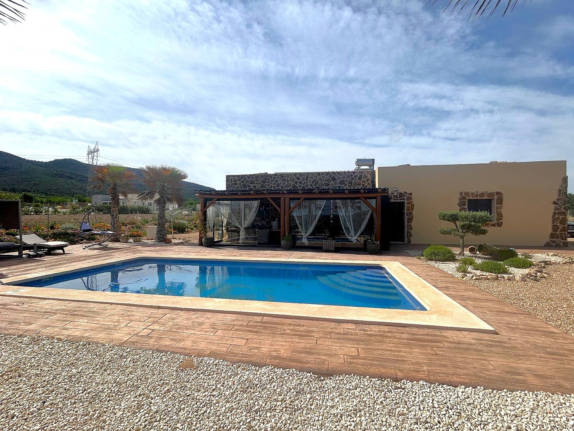 Resale - 4 Bedroom 2 Bathroom Villa in Salinas -  - Alicante