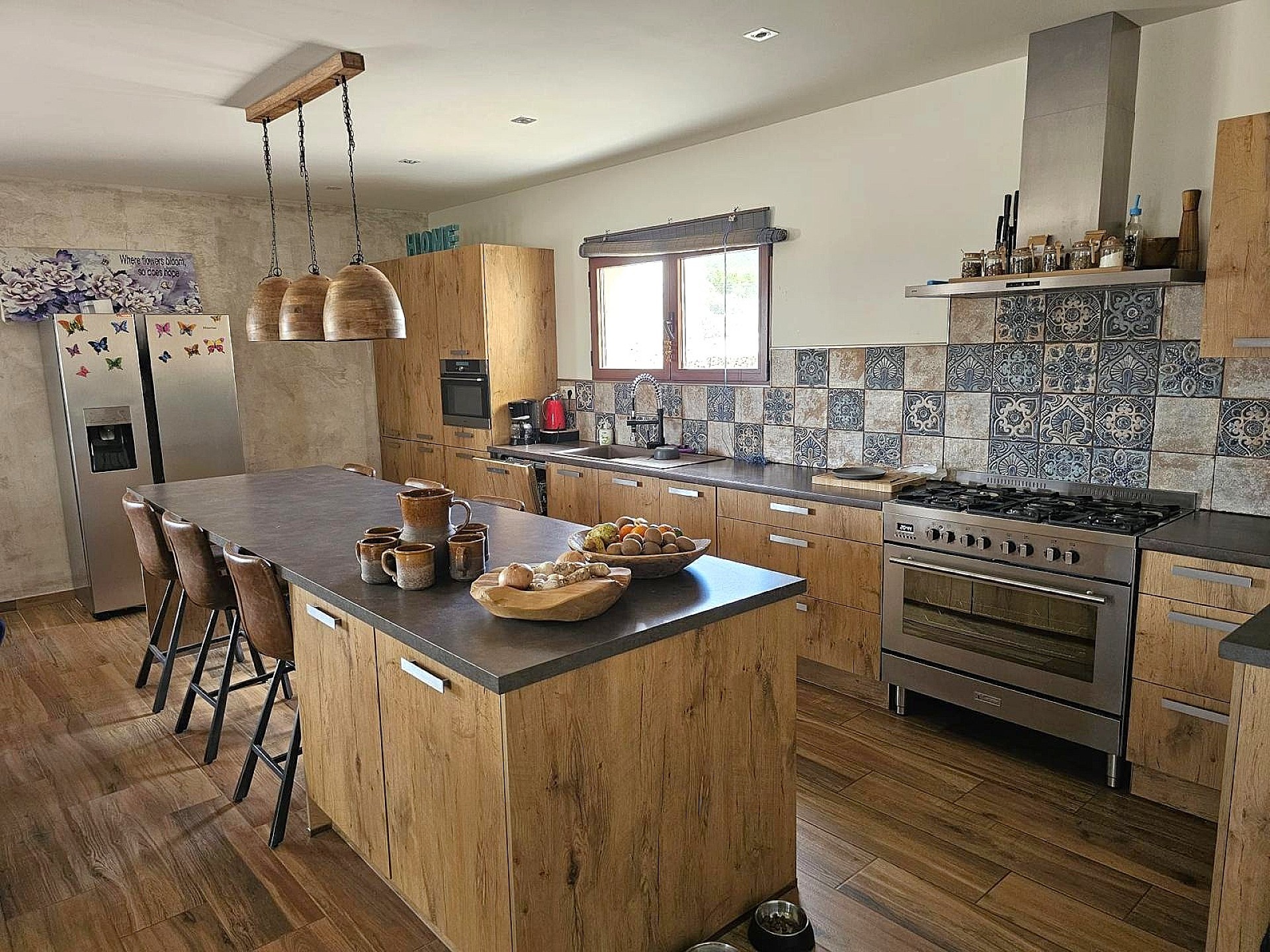 Resale - 4 Bedroom 2 Bathroom Villa in Salinas -  - Alicante