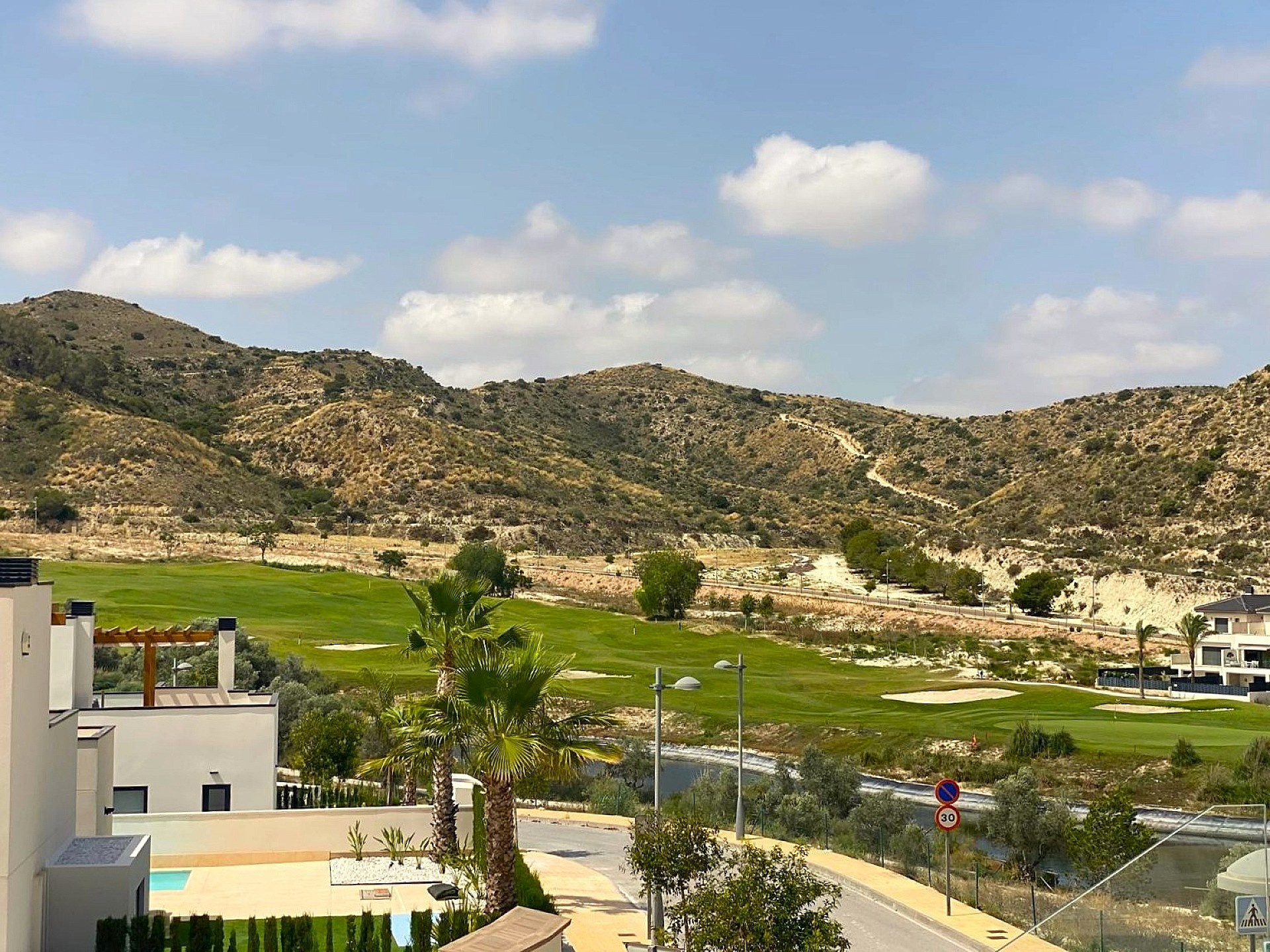 Resale - 2 Bedroom 2 Bathroom Villa in Monforte del Cid -  - Alicante