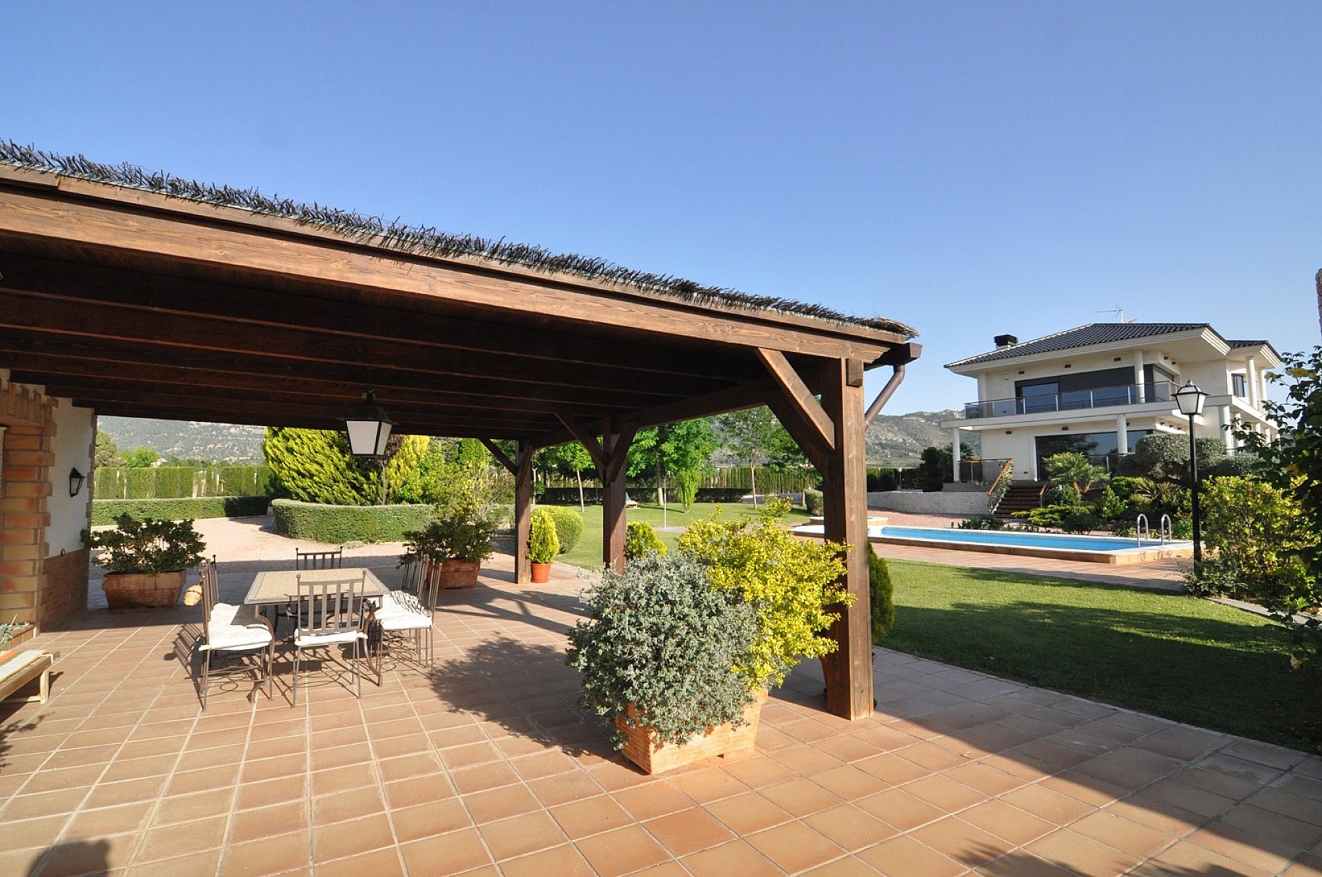 Resale - 4 Bedroom 2 Bathroom Villa in Villena -  - Alicante