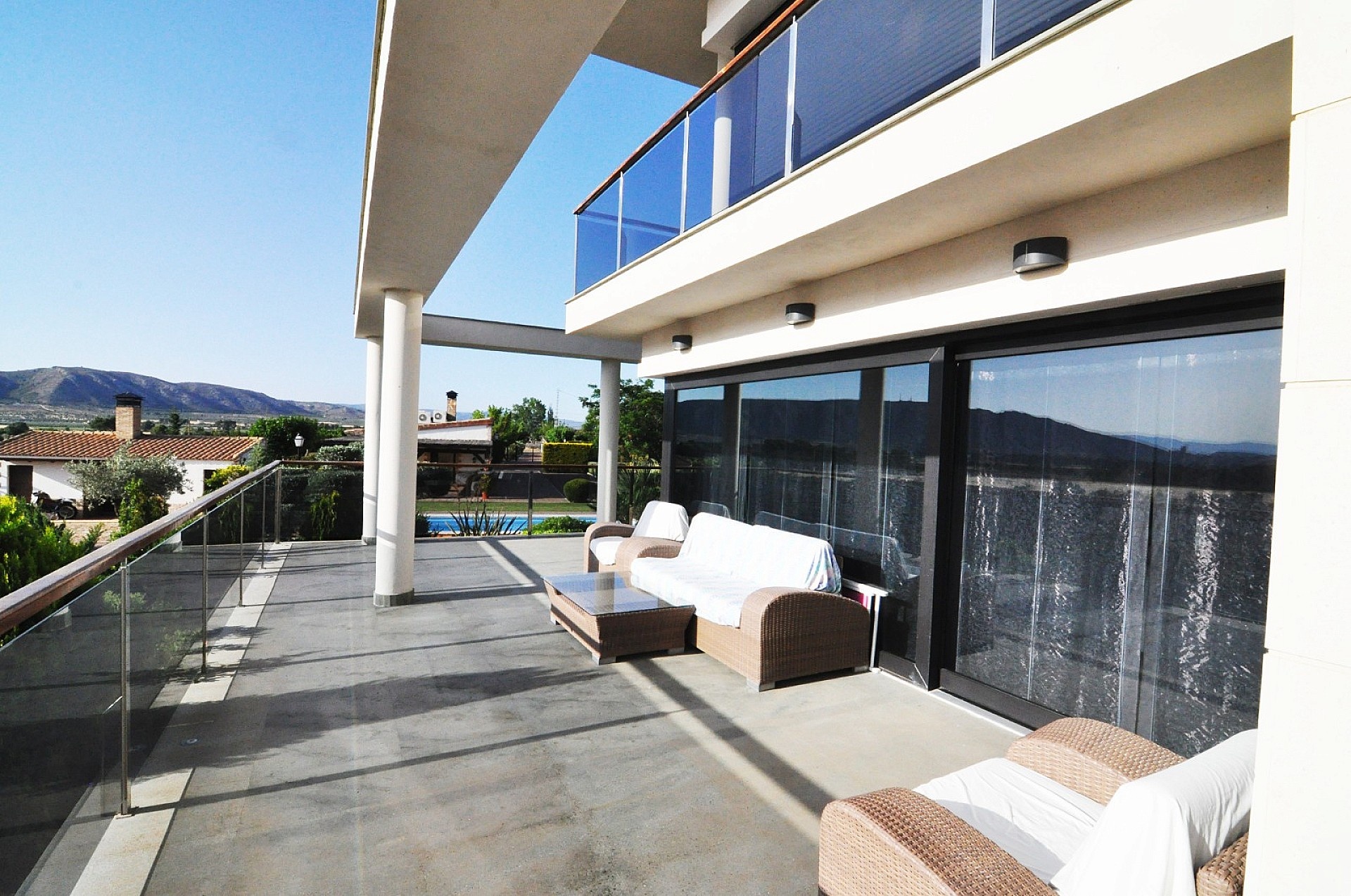 Resale - 4 Bedroom 2 Bathroom Villa in Villena -  - Alicante