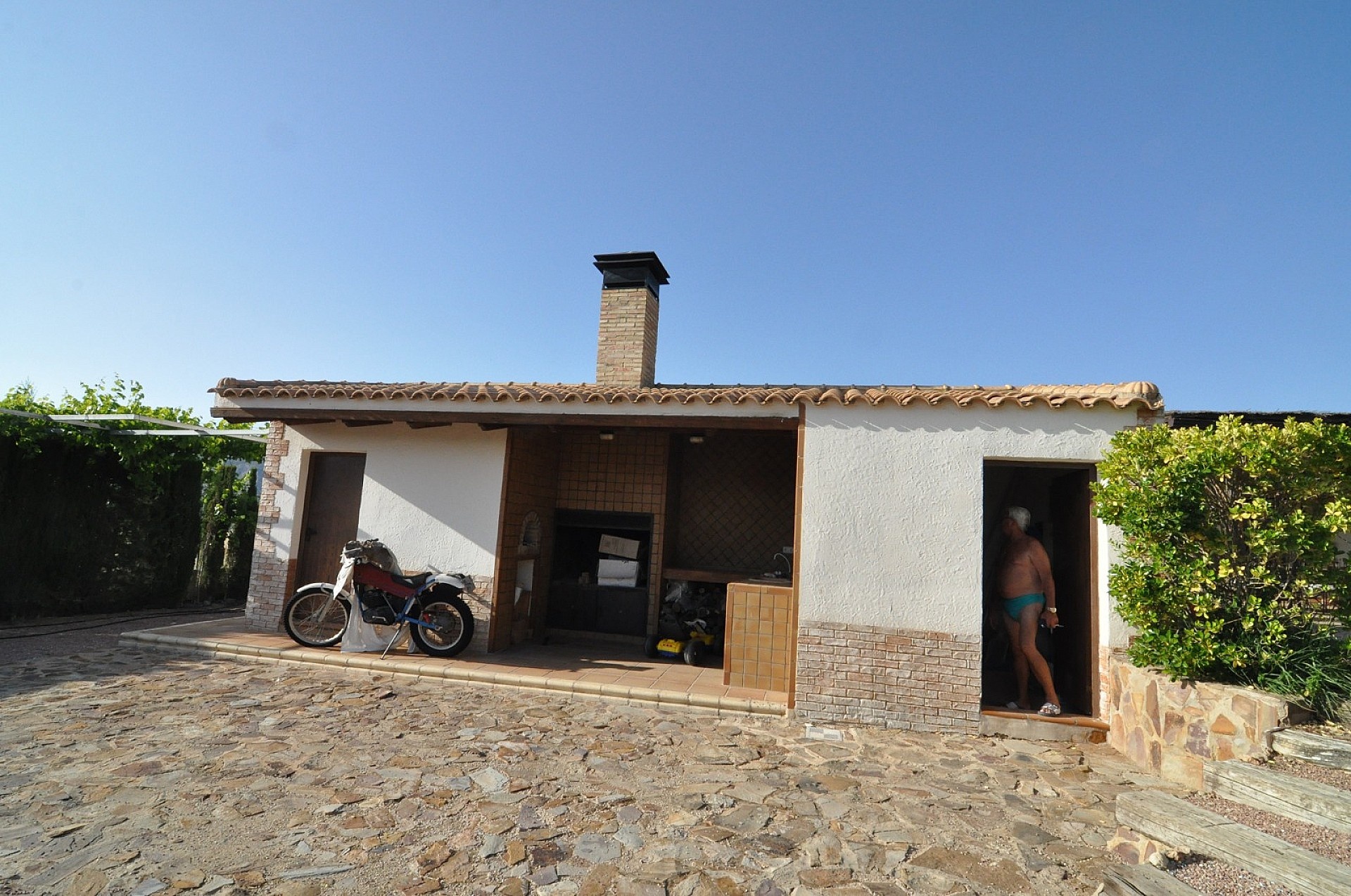 Resale - 4 Bedroom 2 Bathroom Villa in Villena -  - Alicante