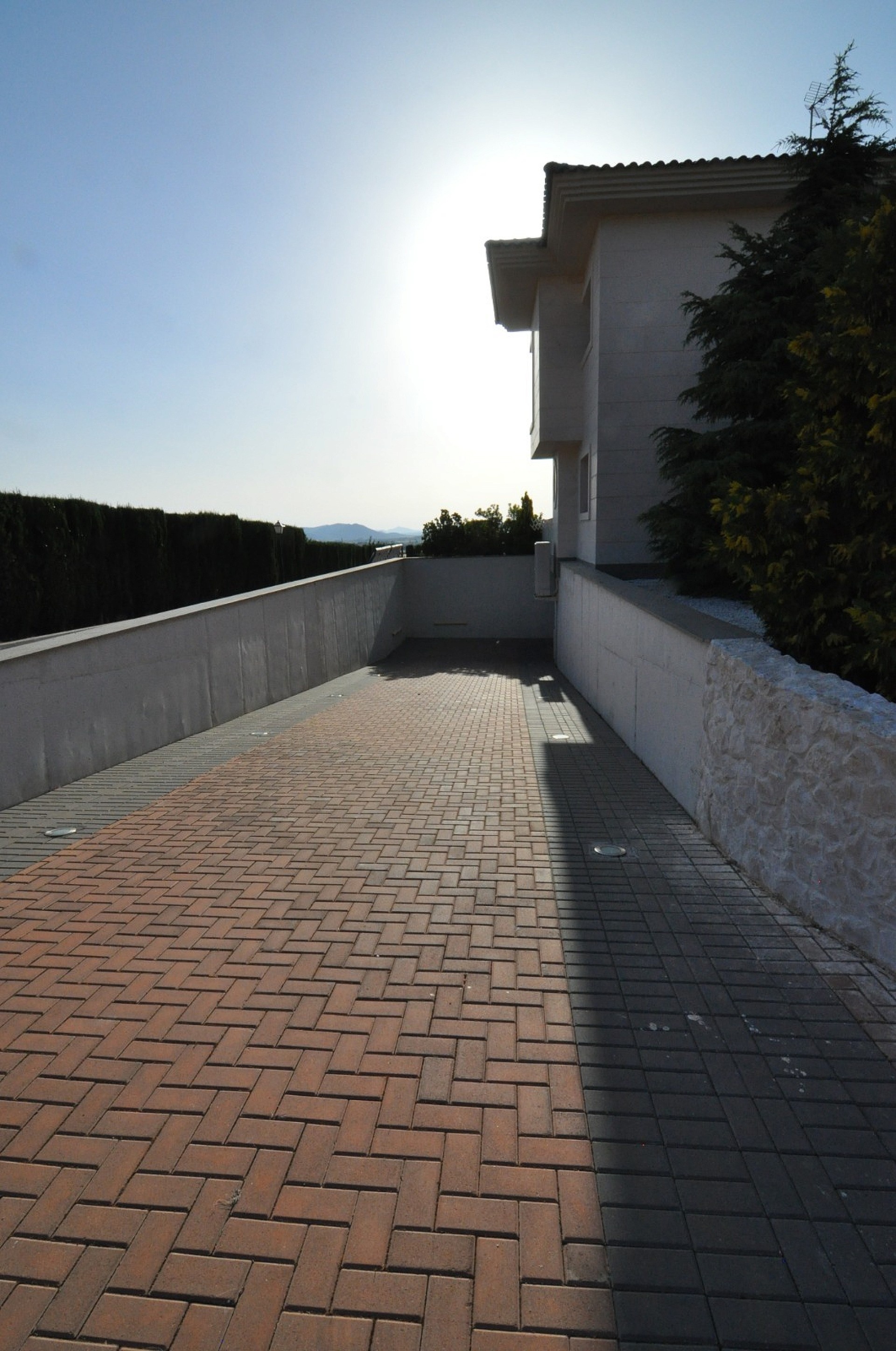 Resale - 4 Bedroom 2 Bathroom Villa in Villena -  - Alicante