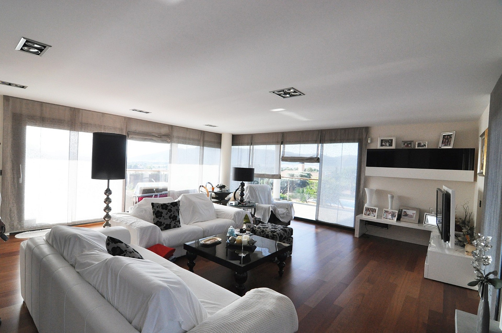 Resale - 4 Bedroom 2 Bathroom Villa in Villena -  - Alicante