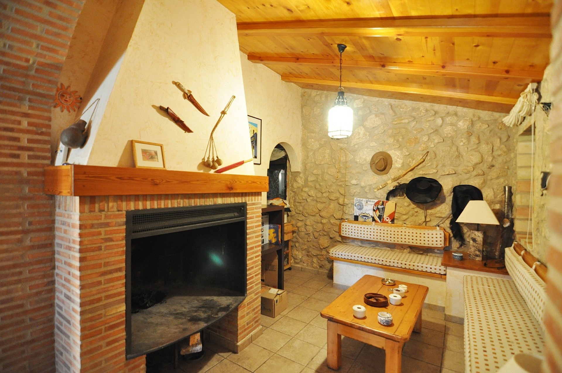 Resale - 4 Bedroom 2 Bathroom Villa in Villena -  - Alicante