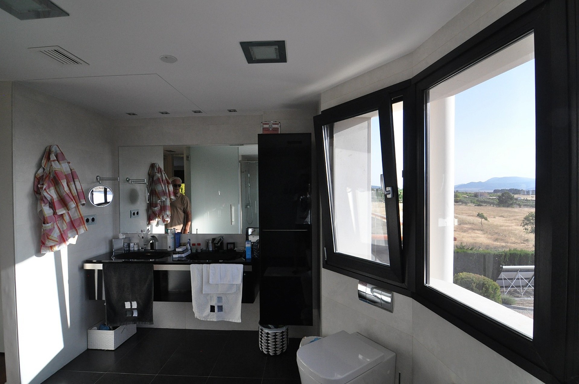 Resale - 4 Bedroom 2 Bathroom Villa in Villena -  - Alicante